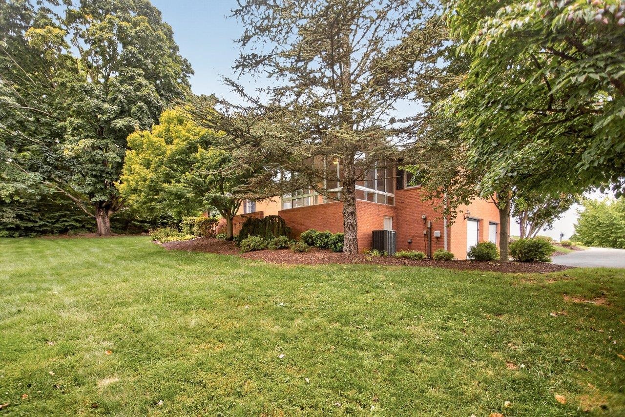 418 FAIRWAY DR, HARRISONBURG, Virginia 22802, 4 Bedrooms Bedrooms, ,2 BathroomsBathrooms,Residential,418 FAIRWAY DR,682636 MLS # 682636