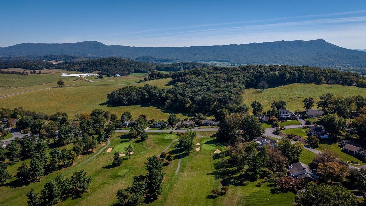 418 FAIRWAY DR, HARRISONBURG, Virginia 22802, 4 Bedrooms Bedrooms, ,2 BathroomsBathrooms,Residential,418 FAIRWAY DR,682636 MLS # 682636