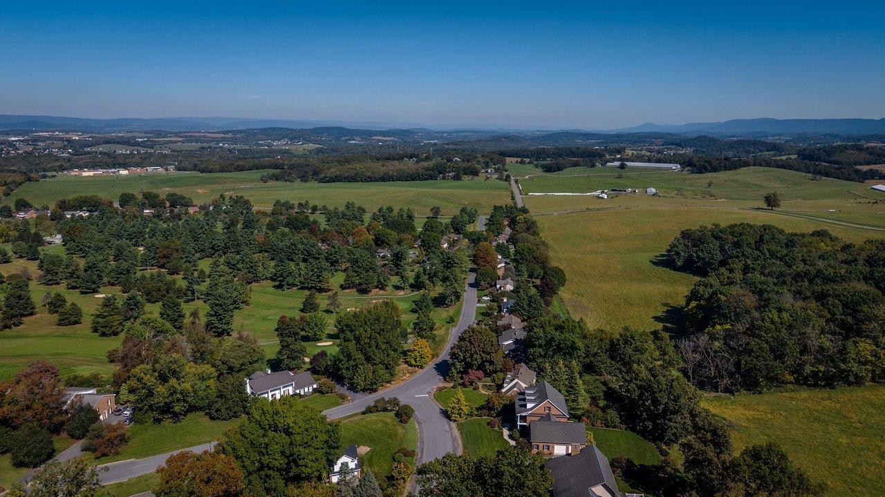 418 FAIRWAY DR, HARRISONBURG, Virginia 22802, 4 Bedrooms Bedrooms, ,2 BathroomsBathrooms,Residential,418 FAIRWAY DR,682636 MLS # 682636