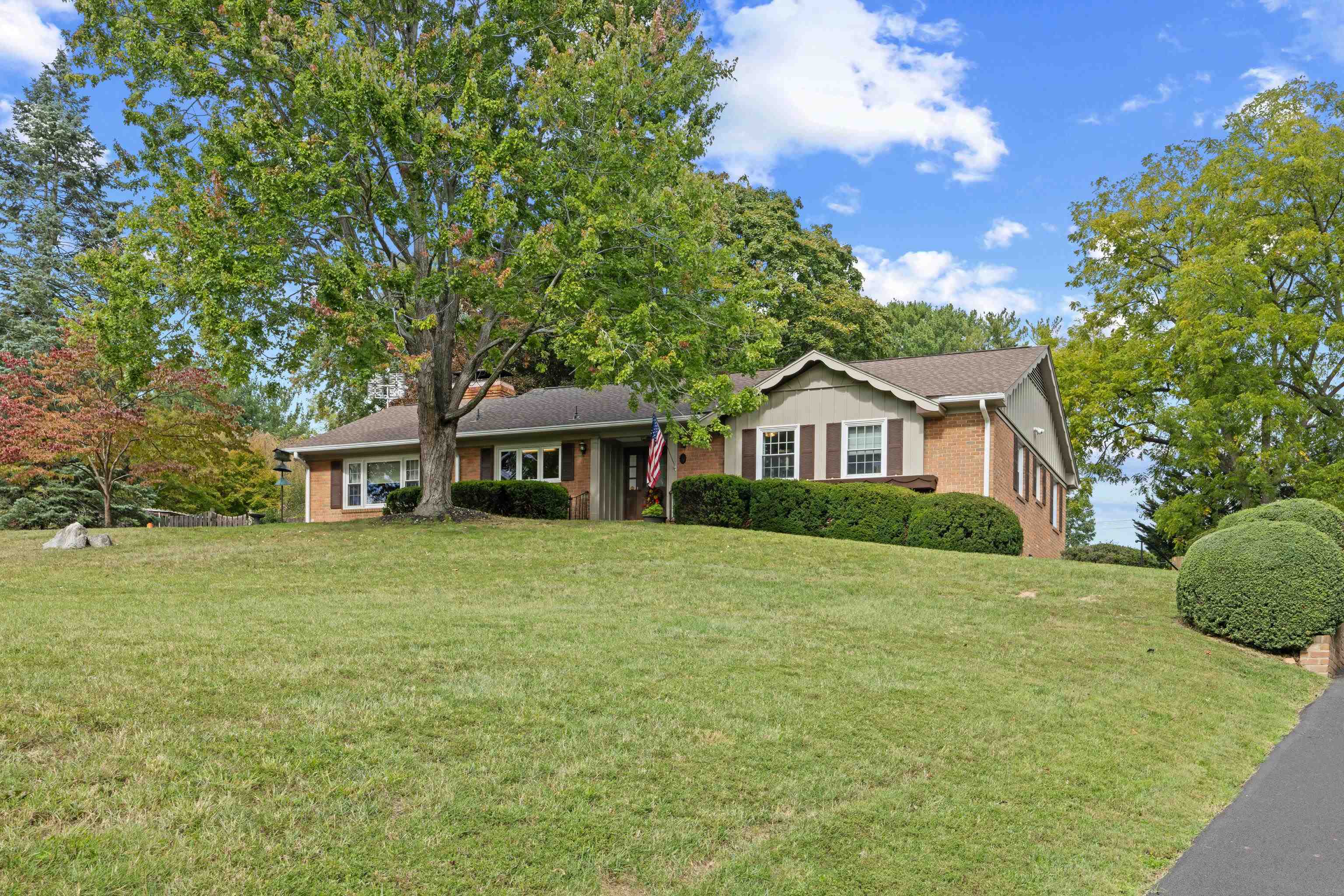 1028 RIDGEMONT DR, STAUNTON, Virginia 24401, 4 Bedrooms Bedrooms, ,3 BathroomsBathrooms,Residential,1028 RIDGEMONT DR,682644 MLS # 682644 1028 RIDGEMONT DR, STAUNTON, Virginia 24401, 4 Bedrooms Bedrooms, ,3 BathroomsBathrooms,Residential,1028 RIDGEMONT DR,682644 MLS # 682644