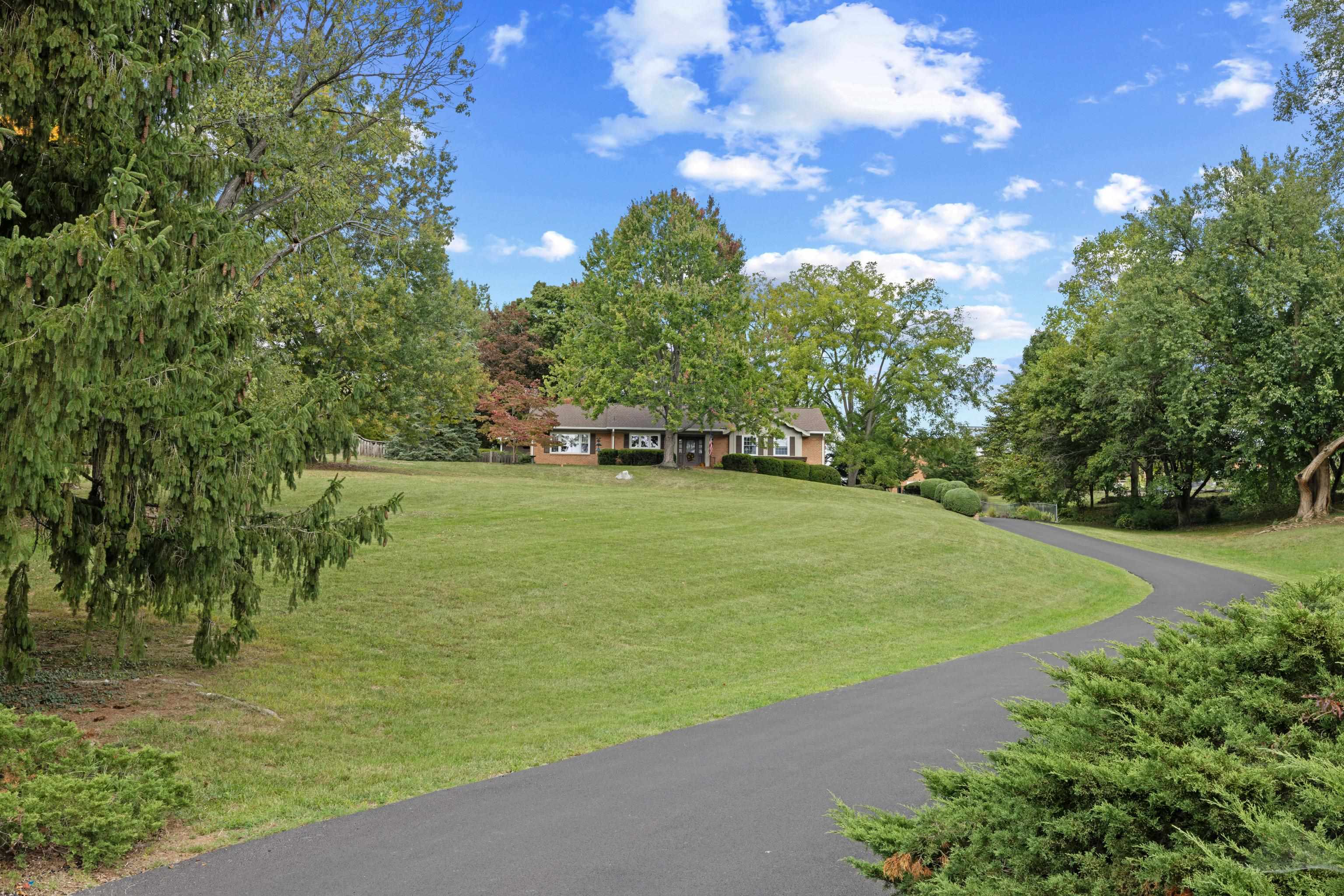 1028 RIDGEMONT DR, STAUNTON, Virginia 24401, 4 Bedrooms Bedrooms, ,3 BathroomsBathrooms,Residential,1028 RIDGEMONT DR,682644 MLS # 682644 1028 RIDGEMONT DR, STAUNTON, Virginia 24401, 4 Bedrooms Bedrooms, ,3 BathroomsBathrooms,Residential,1028 RIDGEMONT DR,682644 MLS # 682644