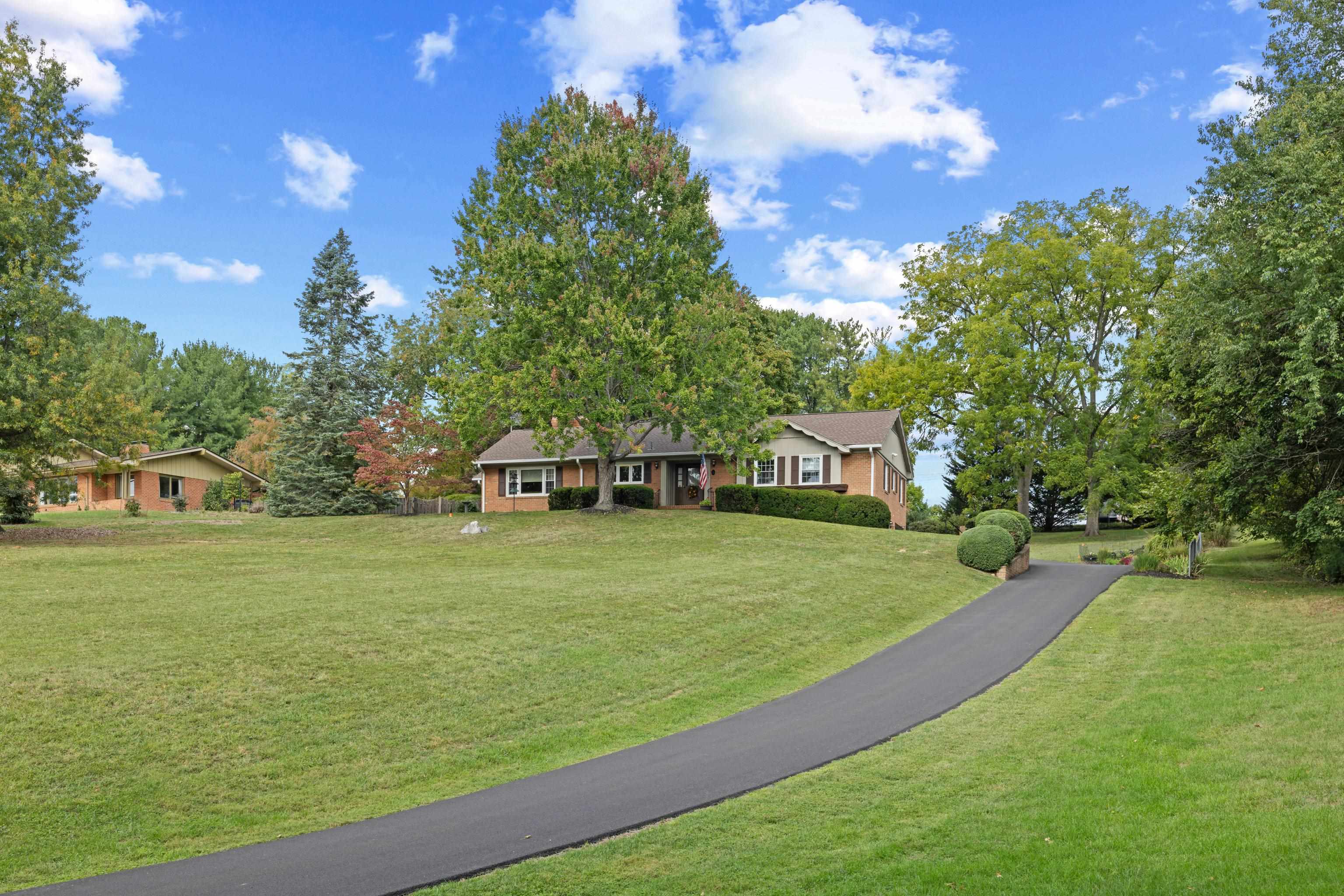 1028 RIDGEMONT DR, STAUNTON, Virginia 24401, 4 Bedrooms Bedrooms, ,3 BathroomsBathrooms,Residential,1028 RIDGEMONT DR,682644 MLS # 682644 1028 RIDGEMONT DR, STAUNTON, Virginia 24401, 4 Bedrooms Bedrooms, ,3 BathroomsBathrooms,Residential,1028 RIDGEMONT DR,682644 MLS # 682644