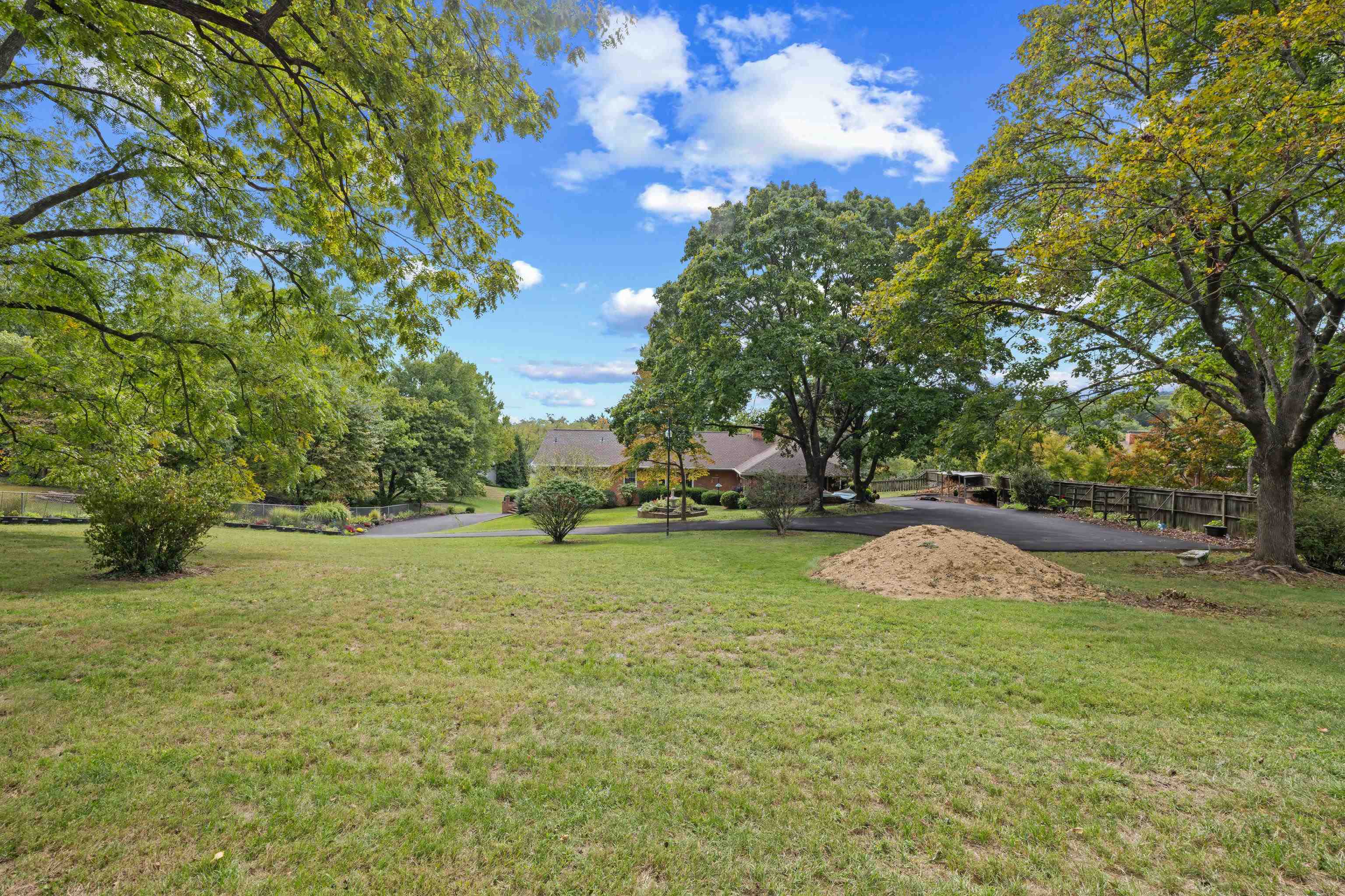 1028 RIDGEMONT DR, STAUNTON, Virginia 24401, 4 Bedrooms Bedrooms, ,3 BathroomsBathrooms,Residential,1028 RIDGEMONT DR,682644 MLS # 682644 1028 RIDGEMONT DR, STAUNTON, Virginia 24401, 4 Bedrooms Bedrooms, ,3 BathroomsBathrooms,Residential,1028 RIDGEMONT DR,682644 MLS # 682644