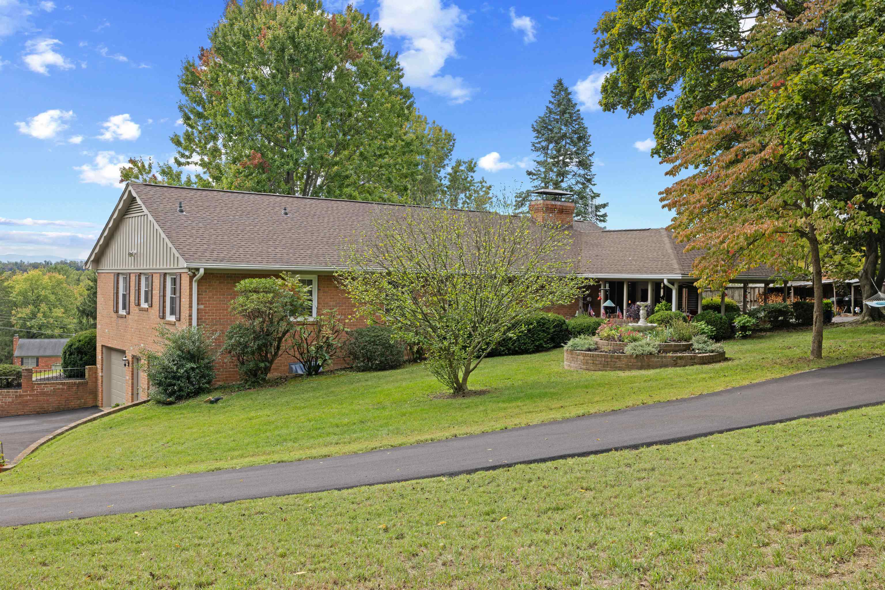 1028 RIDGEMONT DR, STAUNTON, Virginia 24401, 4 Bedrooms Bedrooms, ,3 BathroomsBathrooms,Residential,1028 RIDGEMONT DR,682644 MLS # 682644 1028 RIDGEMONT DR, STAUNTON, Virginia 24401, 4 Bedrooms Bedrooms, ,3 BathroomsBathrooms,Residential,1028 RIDGEMONT DR,682644 MLS # 682644
