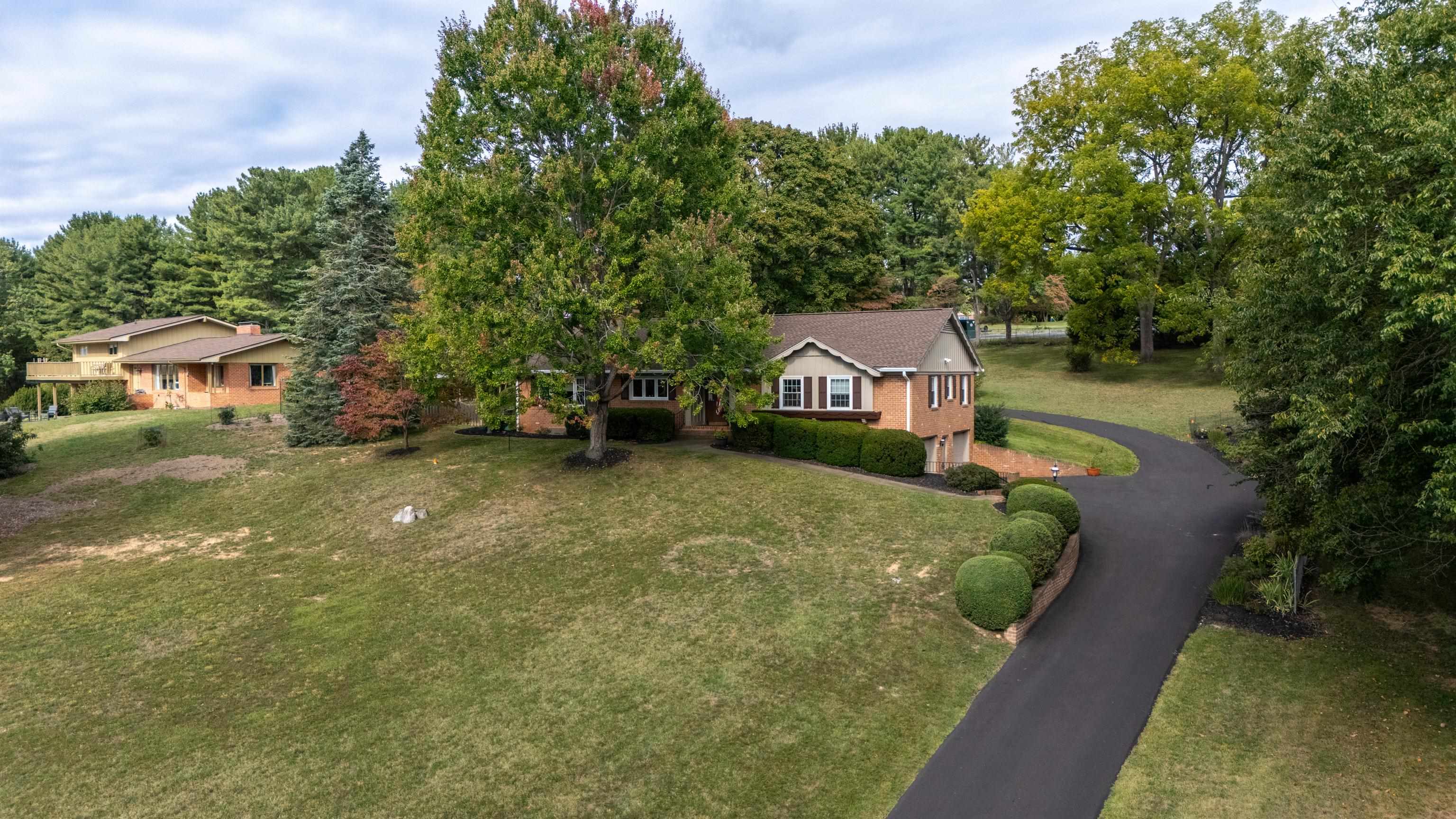 1028 RIDGEMONT DR, STAUNTON, Virginia 24401, 4 Bedrooms Bedrooms, ,3 BathroomsBathrooms,Residential,1028 RIDGEMONT DR,682644 MLS # 682644 1028 RIDGEMONT DR, STAUNTON, Virginia 24401, 4 Bedrooms Bedrooms, ,3 BathroomsBathrooms,Residential,1028 RIDGEMONT DR,682644 MLS # 682644