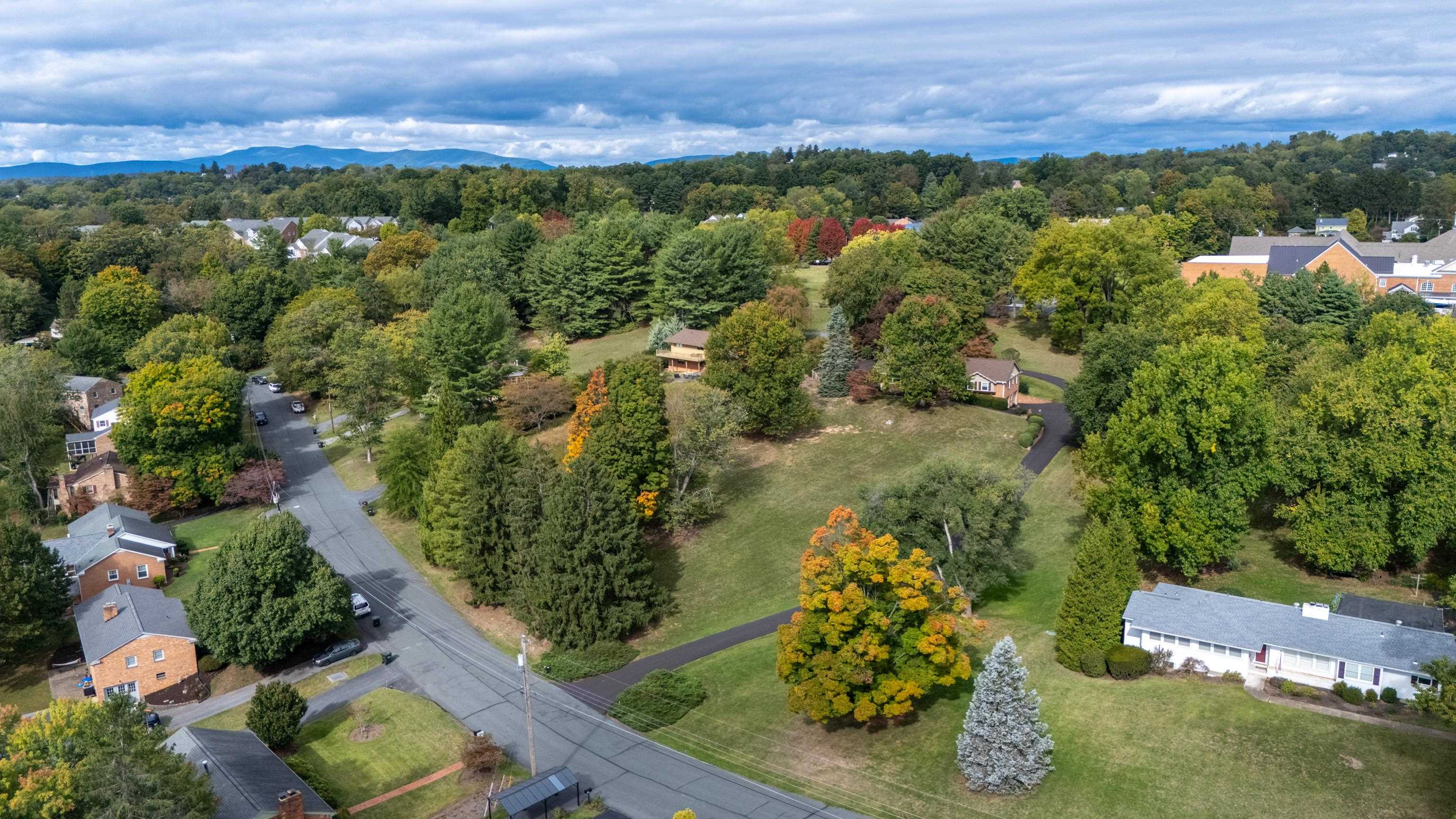 1028 RIDGEMONT DR, STAUNTON, Virginia 24401, 4 Bedrooms Bedrooms, ,3 BathroomsBathrooms,Residential,1028 RIDGEMONT DR,682644 MLS # 682644 1028 RIDGEMONT DR, STAUNTON, Virginia 24401, 4 Bedrooms Bedrooms, ,3 BathroomsBathrooms,Residential,1028 RIDGEMONT DR,682644 MLS # 682644