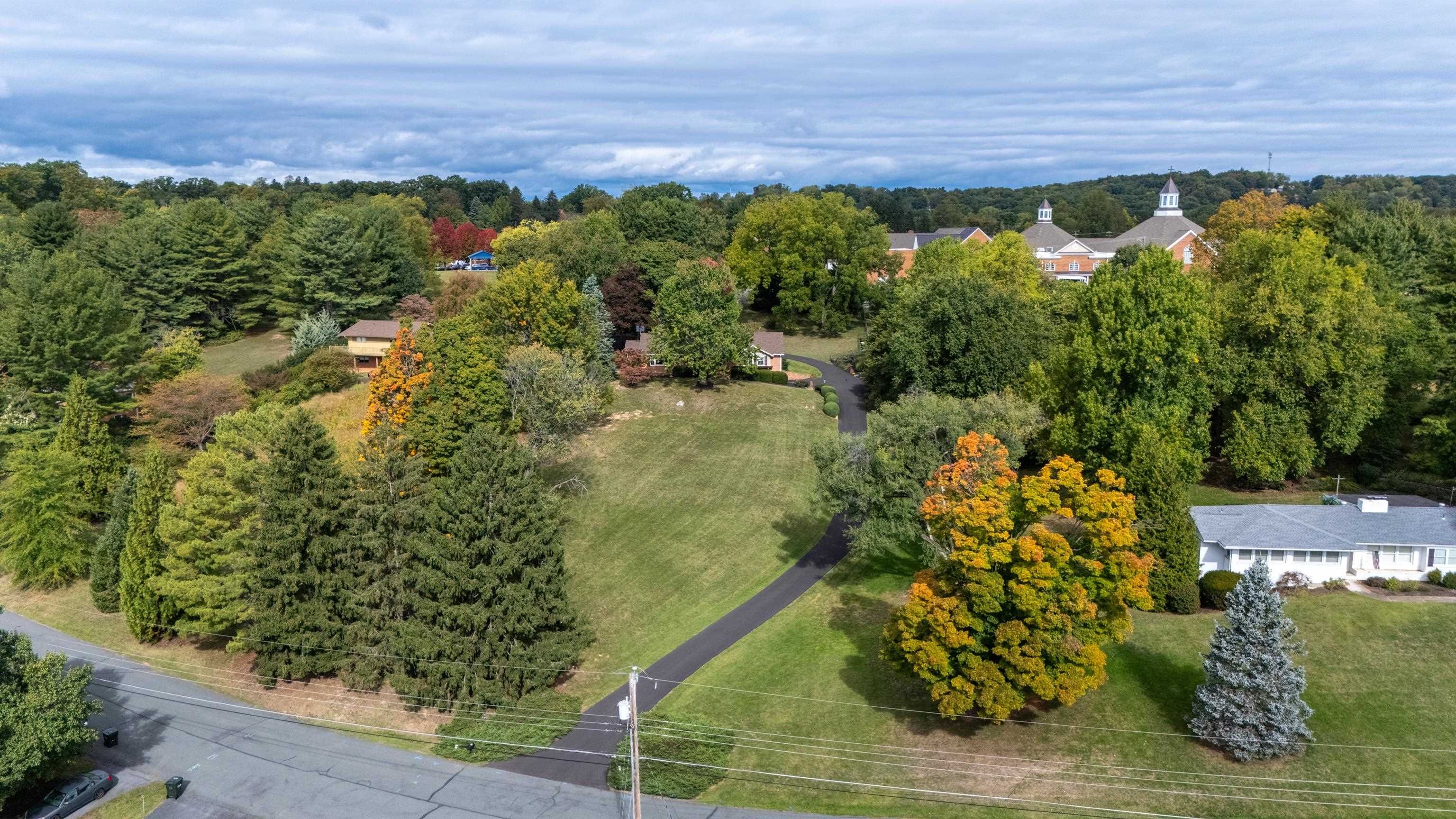 1028 RIDGEMONT DR, STAUNTON, Virginia 24401, 4 Bedrooms Bedrooms, ,3 BathroomsBathrooms,Residential,1028 RIDGEMONT DR,682644 MLS # 682644 1028 RIDGEMONT DR, STAUNTON, Virginia 24401, 4 Bedrooms Bedrooms, ,3 BathroomsBathrooms,Residential,1028 RIDGEMONT DR,682644 MLS # 682644