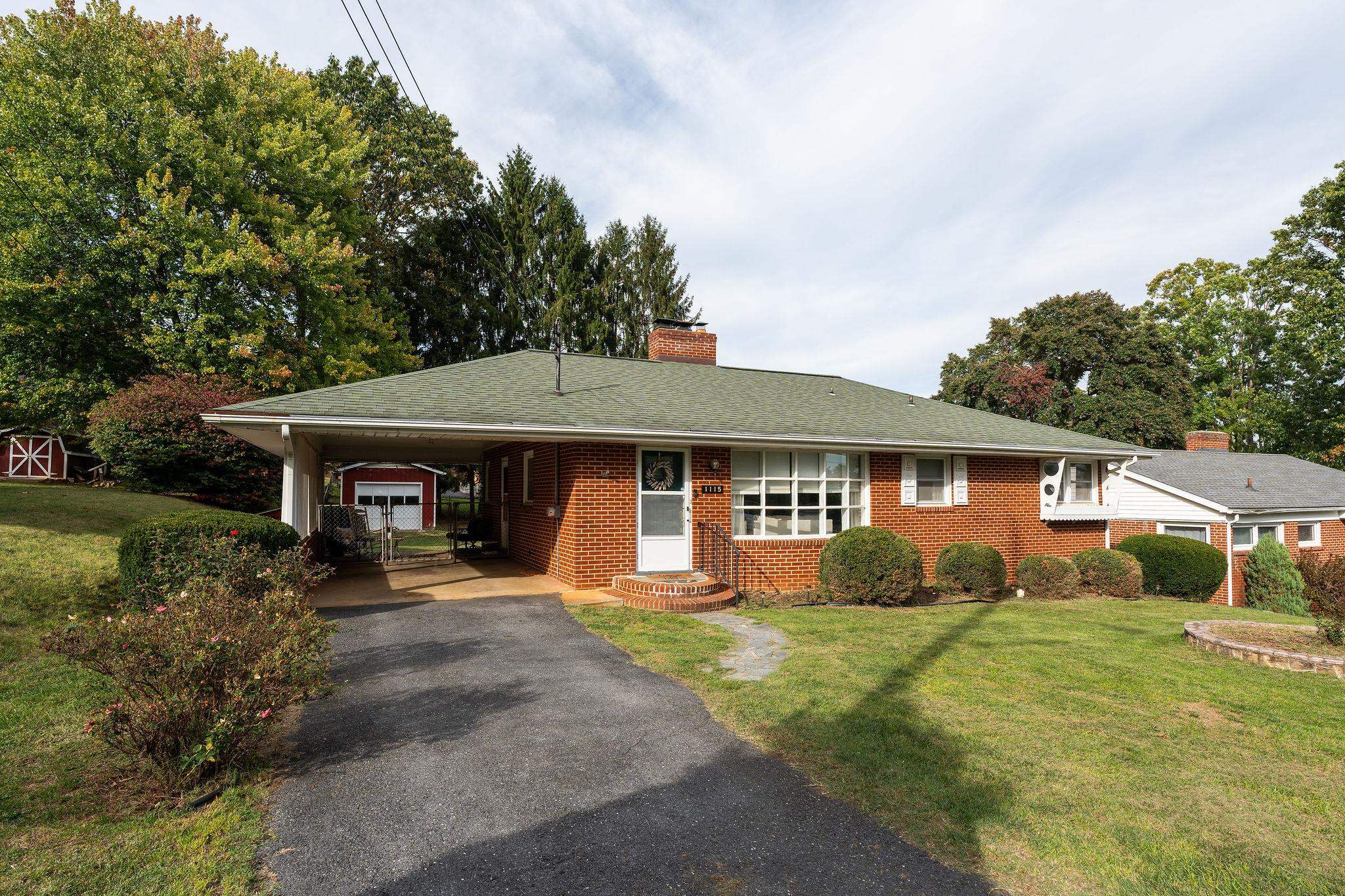1115 SKYMONT RD, STAUNTON, Virginia 24401, 3 Bedrooms Bedrooms, ,2 BathroomsBathrooms,Residential,1115 SKYMONT RD,682645 MLS # 682645 1115 SKYMONT RD, STAUNTON, Virginia 24401, 3 Bedrooms Bedrooms, ,2 BathroomsBathrooms,Residential,1115 SKYMONT RD,682645 MLS # 682645