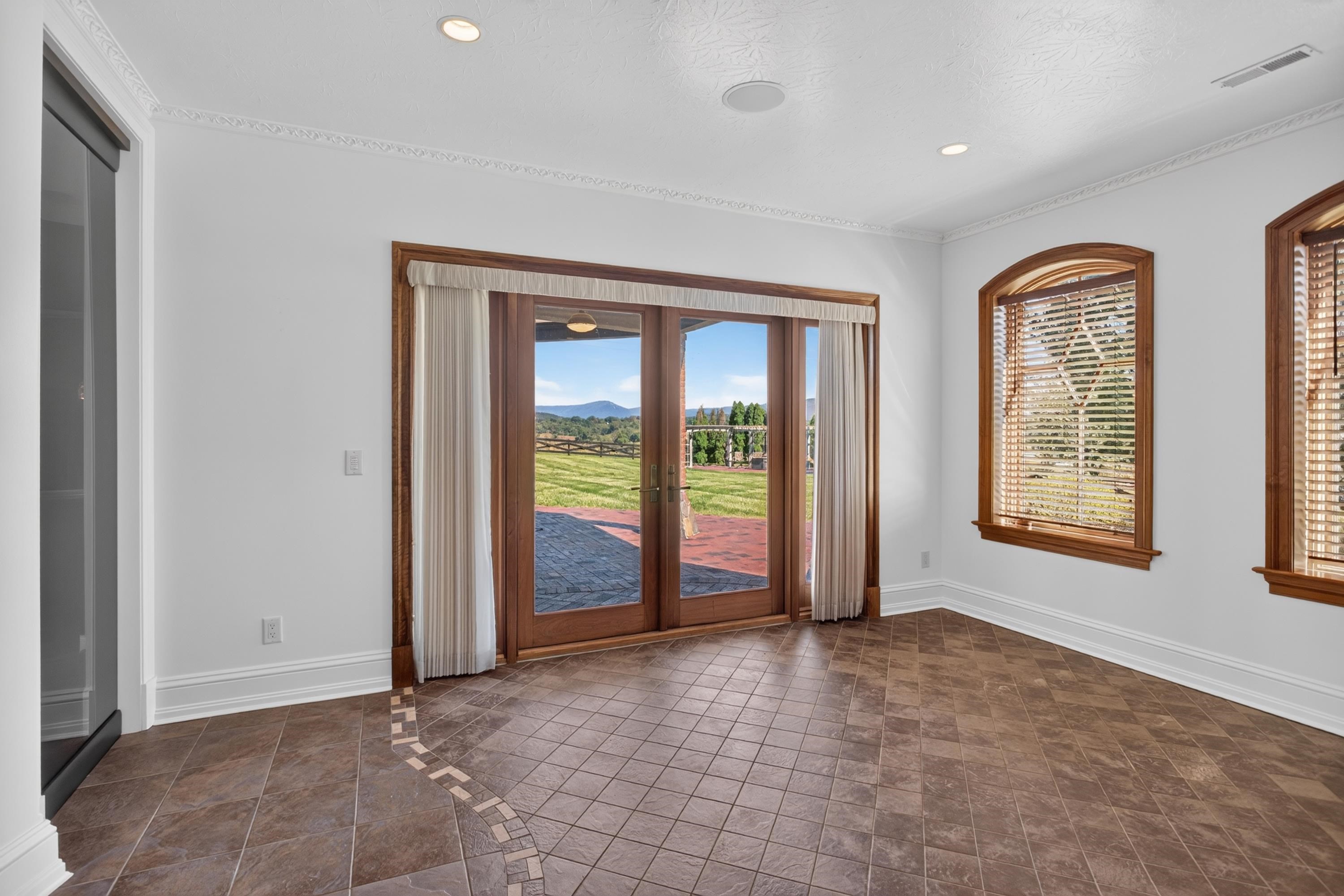 2655 HILLMEADOW DR, ROCKINGHAM, Virginia 22801, 5 Bedrooms Bedrooms, ,6 BathroomsBathrooms,Residential,2655 HILLMEADOW DR,682652 MLS # 682652