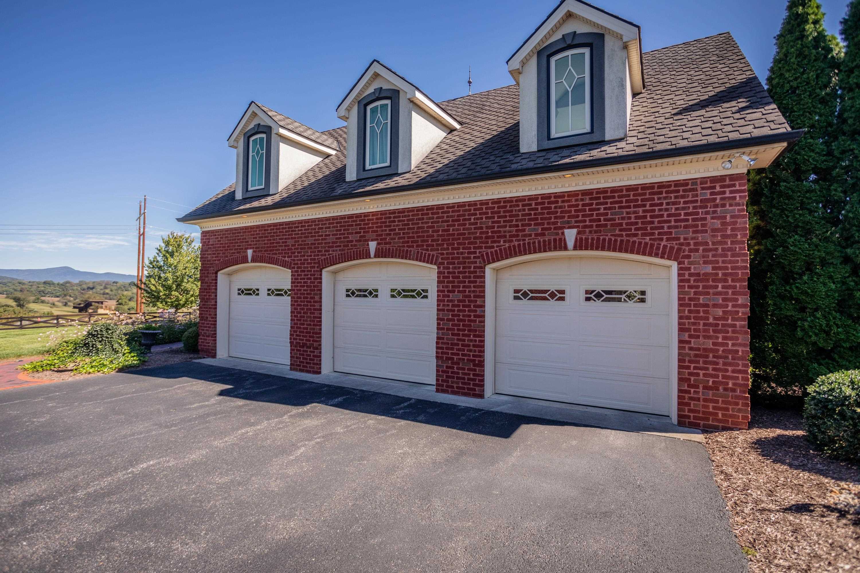2655 HILLMEADOW DR, ROCKINGHAM, Virginia 22801, 5 Bedrooms Bedrooms, ,6 BathroomsBathrooms,Residential,2655 HILLMEADOW DR,682652 MLS # 682652