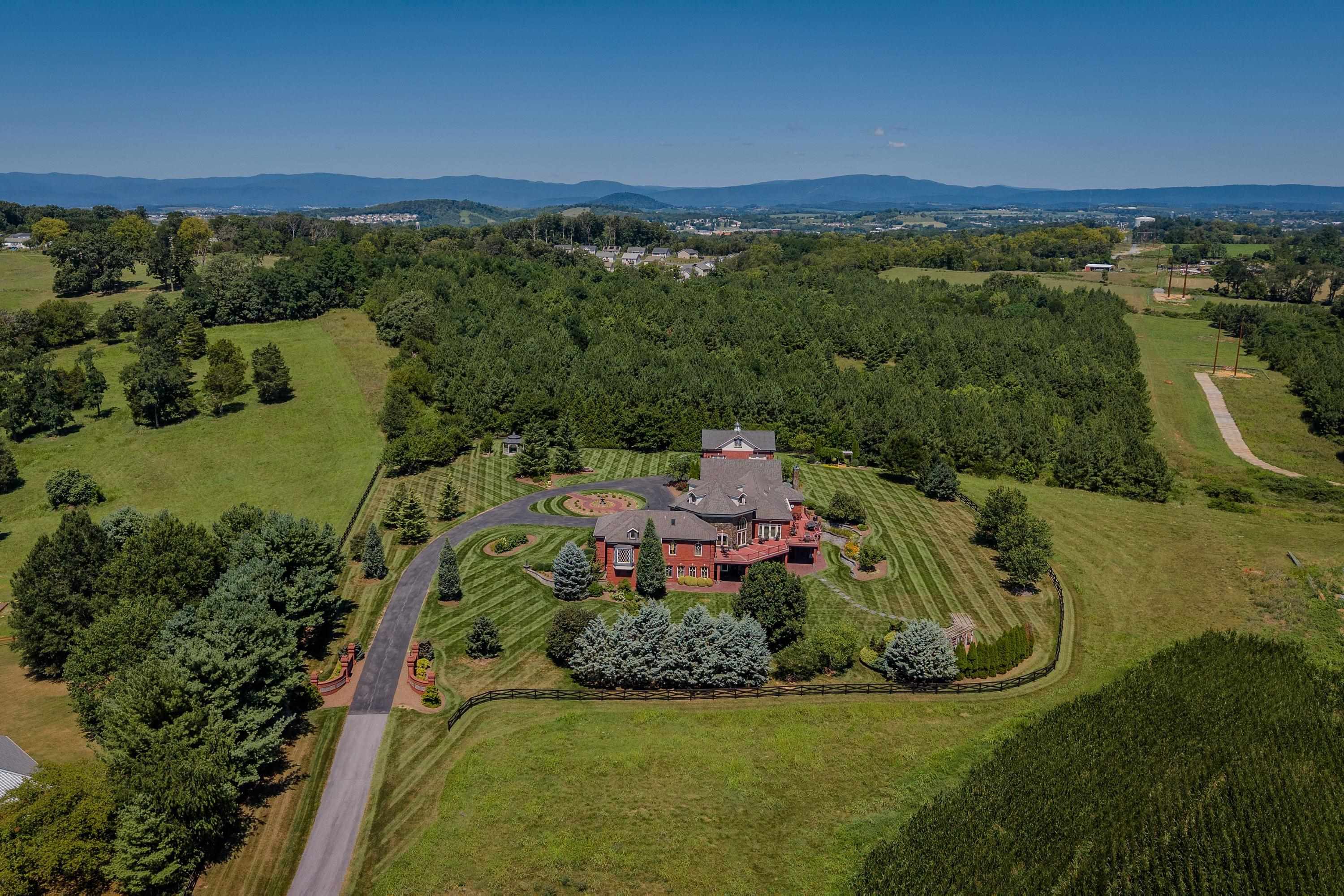 2655 HILLMEADOW DR, ROCKINGHAM, Virginia 22801, 5 Bedrooms Bedrooms, ,6 BathroomsBathrooms,Residential,2655 HILLMEADOW DR,682652 MLS # 682652