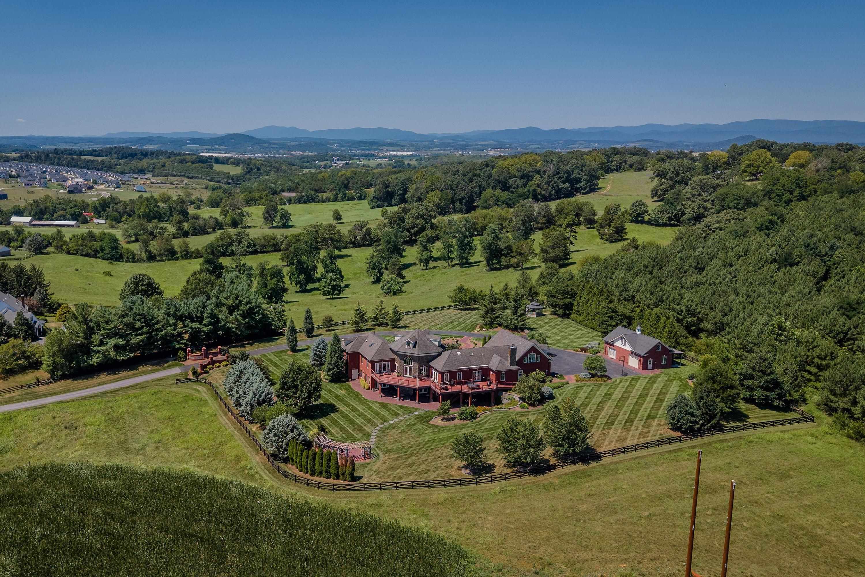 2655 HILLMEADOW DR, ROCKINGHAM, Virginia 22801, 5 Bedrooms Bedrooms, ,6 BathroomsBathrooms,Residential,2655 HILLMEADOW DR,682652 MLS # 682652