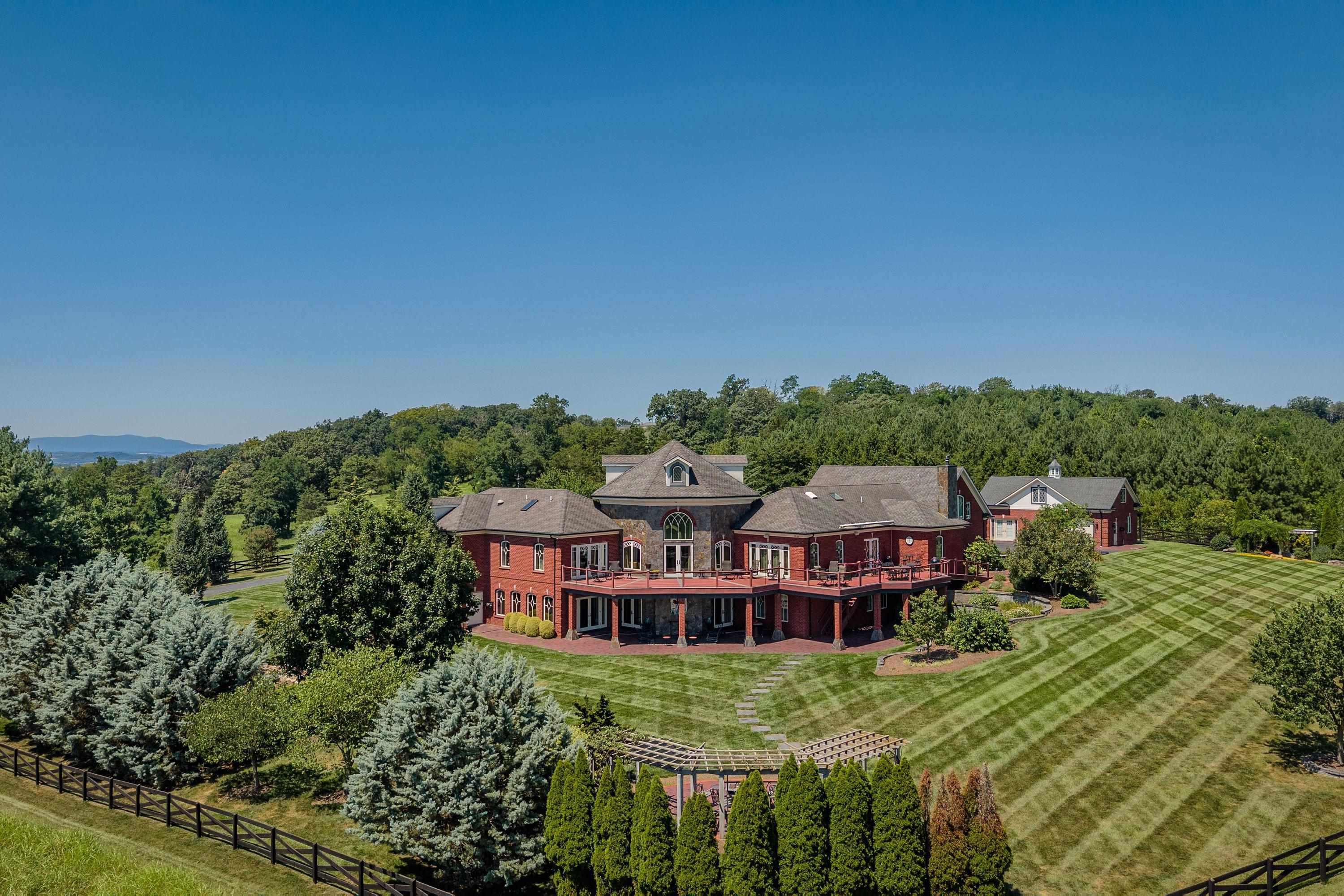 2655 HILLMEADOW DR, ROCKINGHAM, Virginia 22801, 5 Bedrooms Bedrooms, ,6 BathroomsBathrooms,Residential,2655 HILLMEADOW DR,682652 MLS # 682652