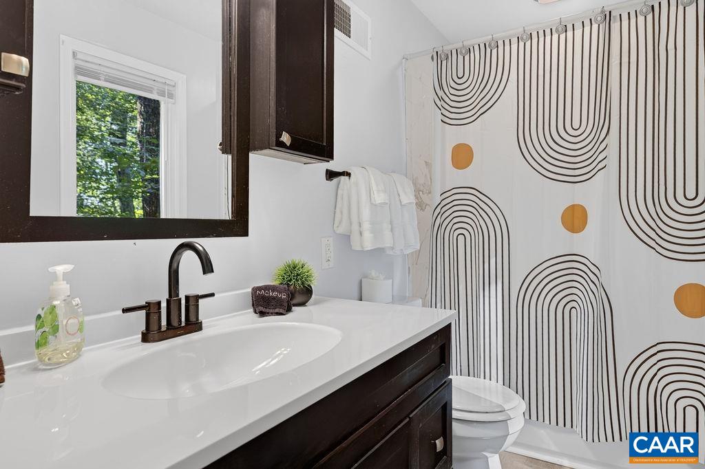 Full bathroom Full bathroom