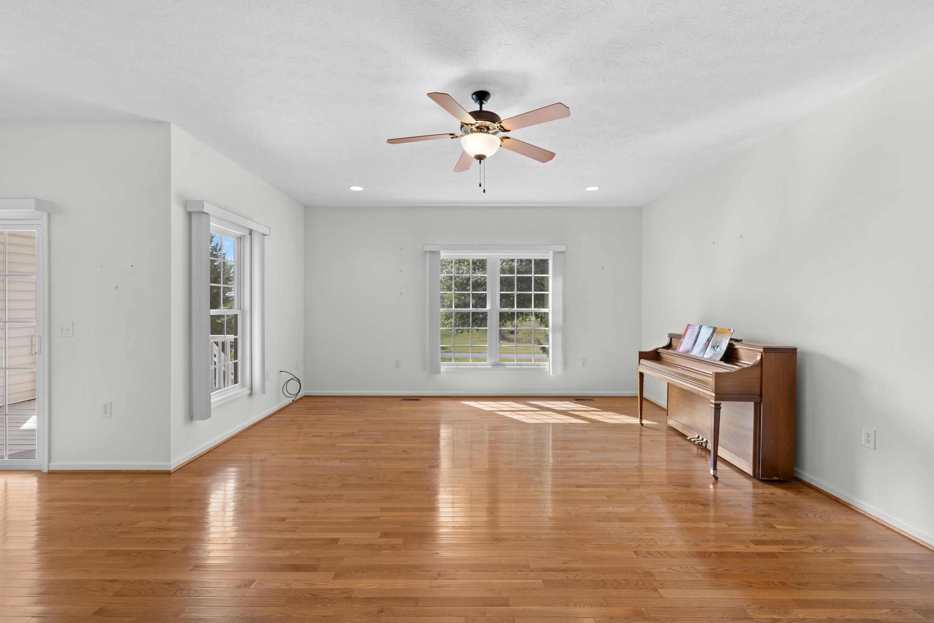 123 HOLLEN MILL CT, BRIDGEWATER, Virginia 22812, 2 Bedrooms Bedrooms, ,2 BathroomsBathrooms,Residential,123 HOLLEN MILL CT,682656 MLS # 682656 123 HOLLEN MILL CT, BRIDGEWATER, Virginia 22812, 2 Bedrooms Bedrooms, ,2 BathroomsBathrooms,Residential,123 HOLLEN MILL CT,682656 MLS # 682656