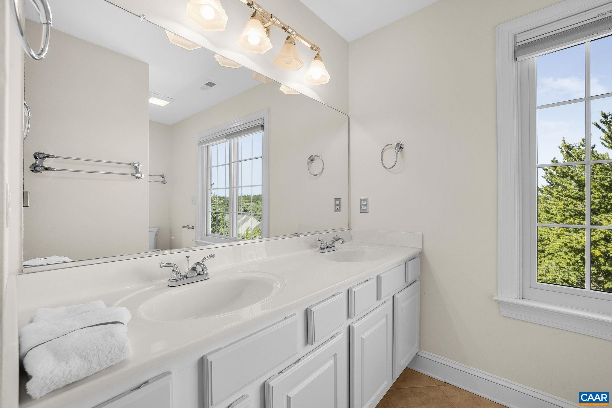 Double Vanity, and tub in the second bathroom Double Vanity, and tub in the second bathroom