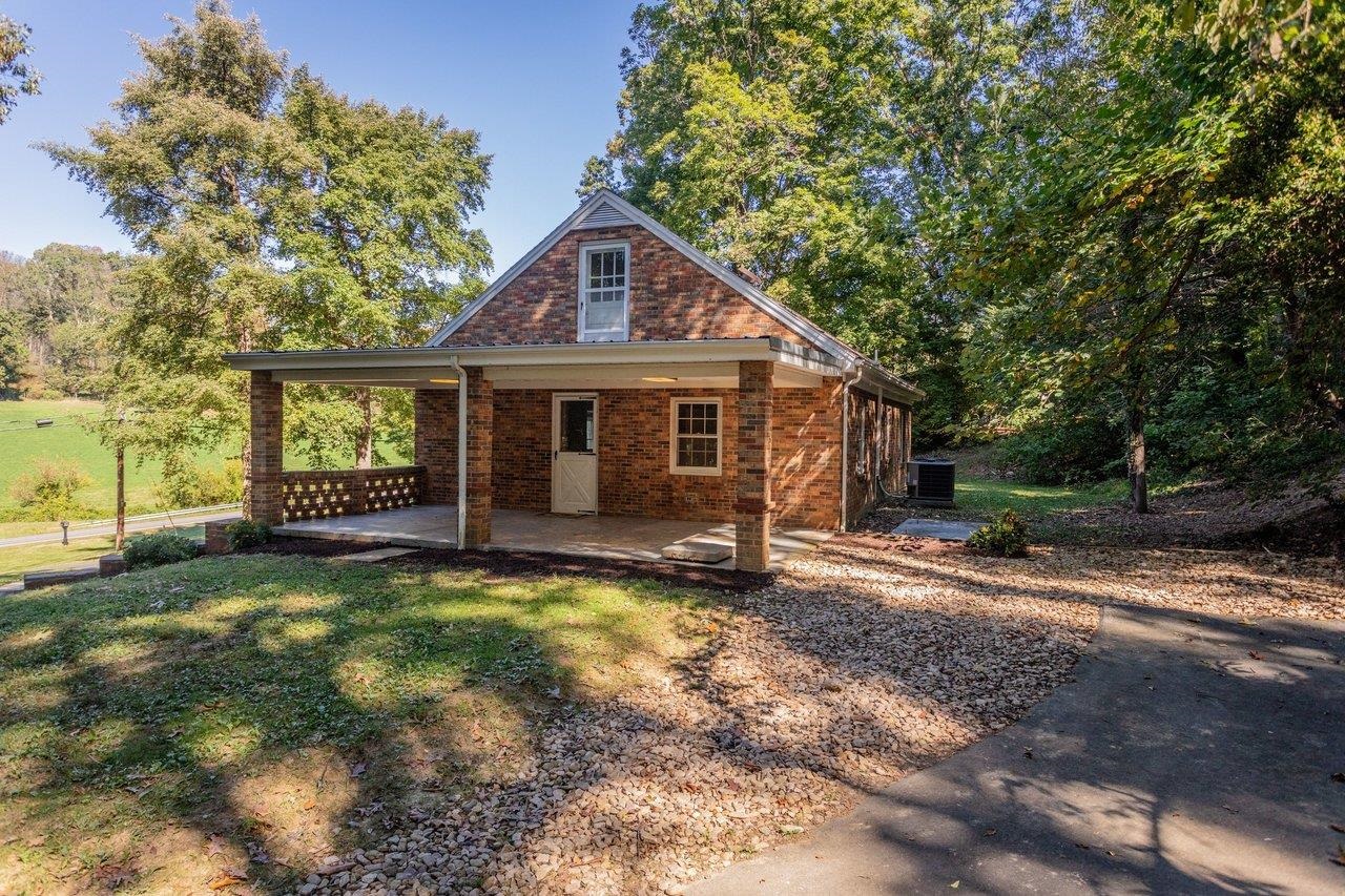 7499 OTTOBINE RD, DAYTON, Virginia 22821, 4 Bedrooms Bedrooms, ,1 BathroomBathrooms,Residential,7499 OTTOBINE RD,682668 MLS # 682668