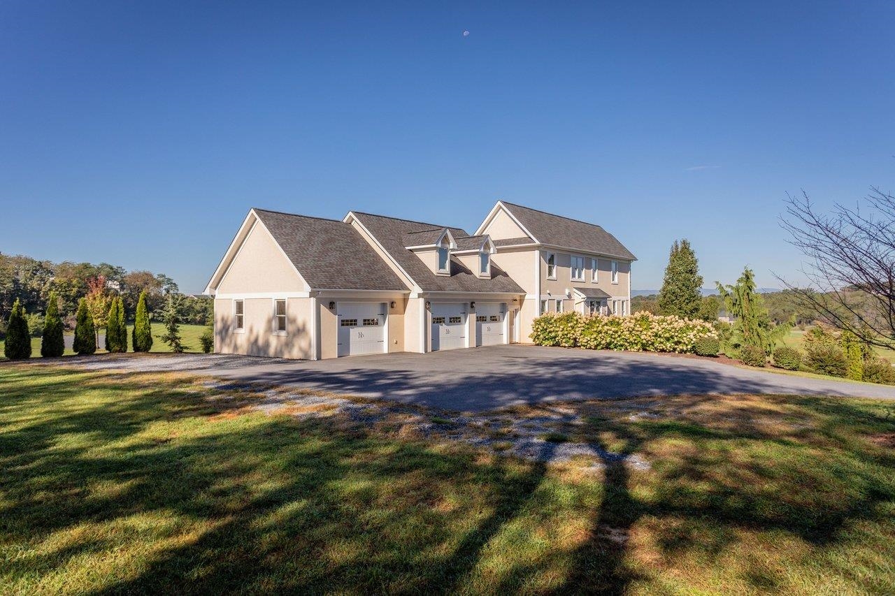 2970 HUNTINGTON SPRINGS DR, ROCKINGHAM, Virginia 22801, 4 Bedrooms Bedrooms, ,3 BathroomsBathrooms,Residential,2970 HUNTINGTON SPRINGS DR,682629 MLS # 682629 2970 HUNTINGTON SPRINGS DR, ROCKINGHAM, Virginia 22801, 4 Bedrooms Bedrooms, ,3 BathroomsBathrooms,Residential,2970 HUNTINGTON SPRINGS DR,682629 MLS # 682629