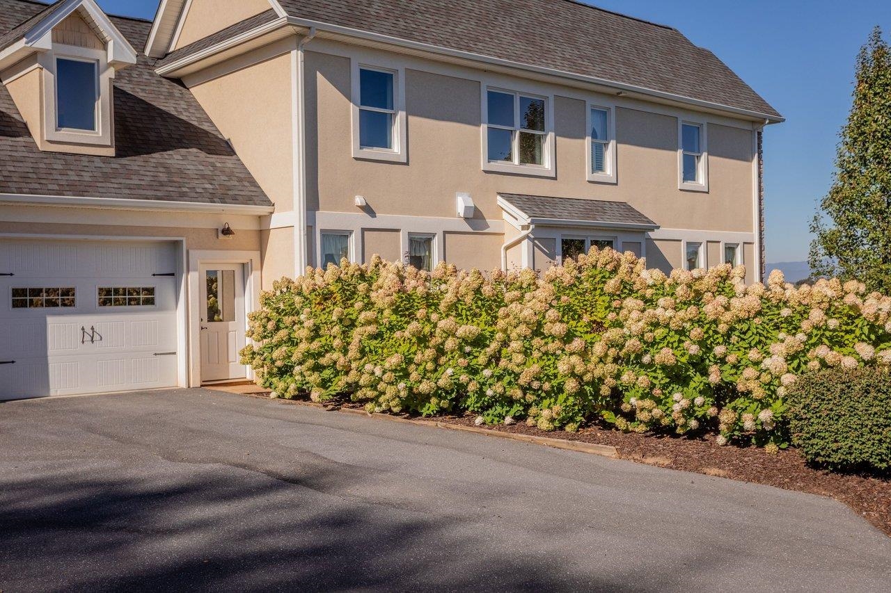 2970 HUNTINGTON SPRINGS DR, ROCKINGHAM, Virginia 22801, 4 Bedrooms Bedrooms, ,3 BathroomsBathrooms,Residential,2970 HUNTINGTON SPRINGS DR,682629 MLS # 682629 2970 HUNTINGTON SPRINGS DR, ROCKINGHAM, Virginia 22801, 4 Bedrooms Bedrooms, ,3 BathroomsBathrooms,Residential,2970 HUNTINGTON SPRINGS DR,682629 MLS # 682629