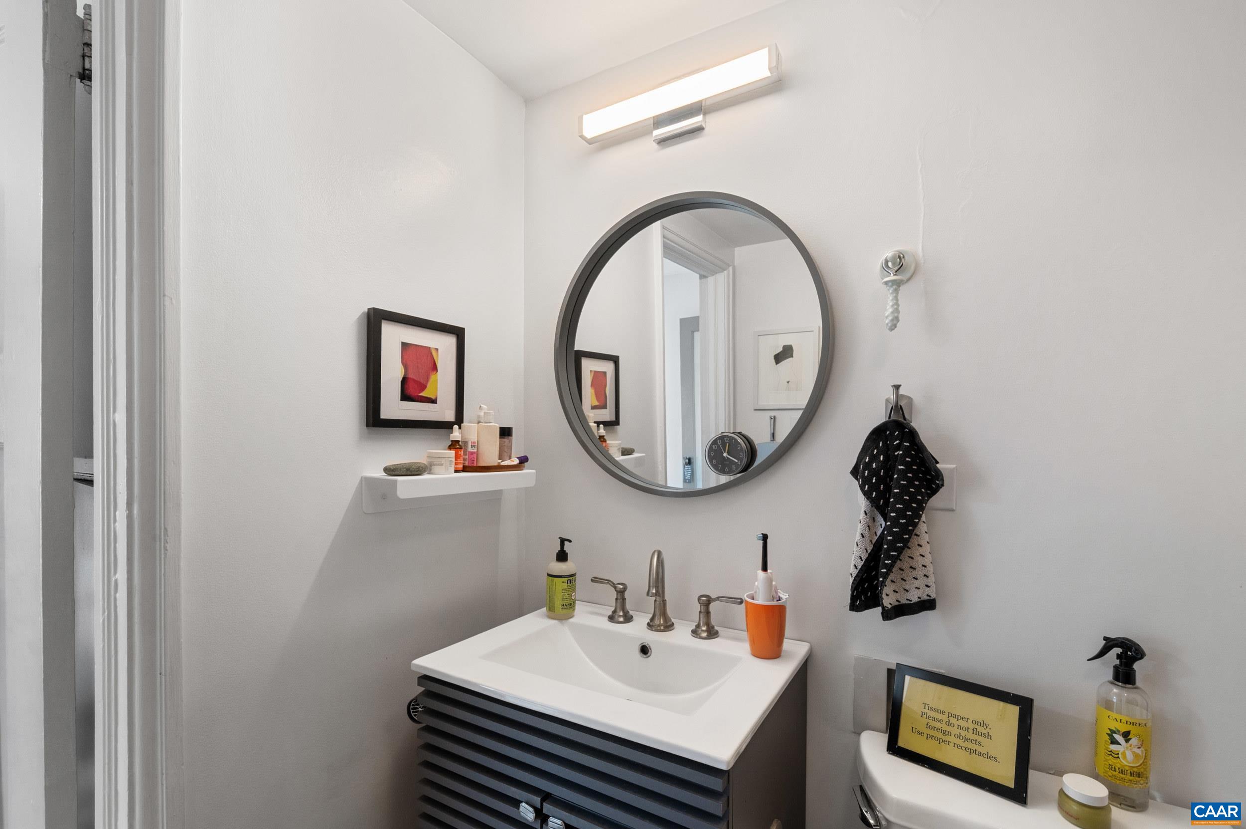 500 COURT SQ, CHARLOTTESVILLE, Virginia 22902, 1 Bedroom Bedrooms, ,1 BathroomBathrooms,Residential,500 COURT SQ,682687 MLS # 682687