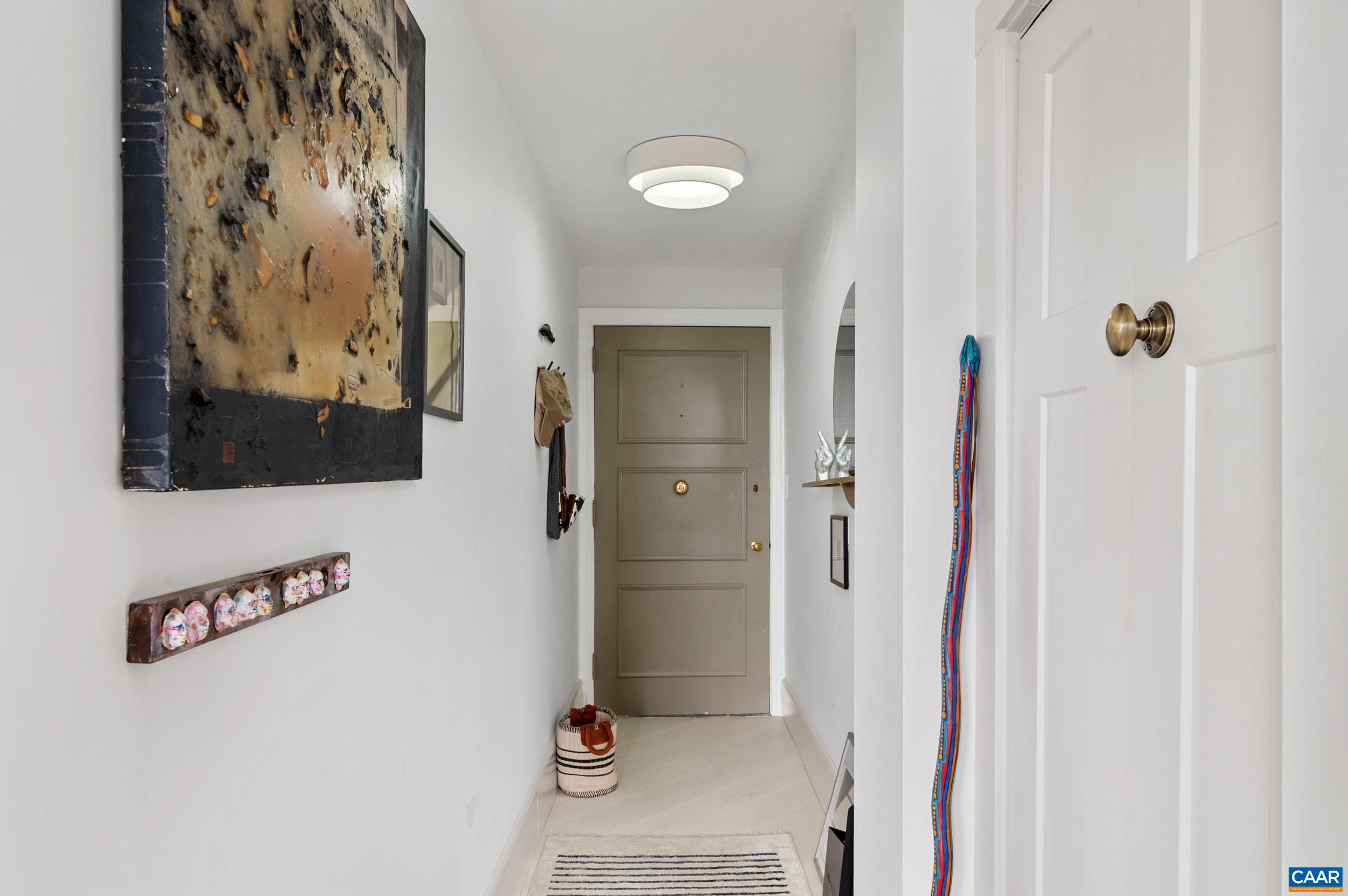 500 COURT SQ, CHARLOTTESVILLE, Virginia 22902, 1 Bedroom Bedrooms, ,1 BathroomBathrooms,Residential,500 COURT SQ,682687 MLS # 682687