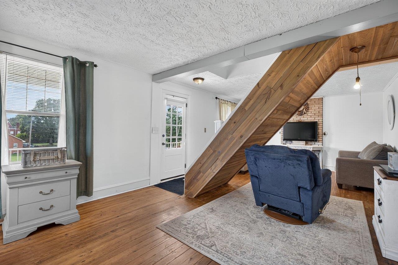118 NORTH ST, ELKTON, Virginia 22827, 3 Bedrooms Bedrooms, ,1 BathroomBathrooms,Residential,Charming Updated Farmhouse with Small-Town Charm,118 NORTH ST,682696 MLS # 682696 118 NORTH ST, ELKTON, Virginia 22827, 3 Bedrooms Bedrooms, ,1 BathroomBathrooms,Residential,Charming Updated Farmhouse with Small-Town Charm,118 NORTH ST,682696 MLS # 682696