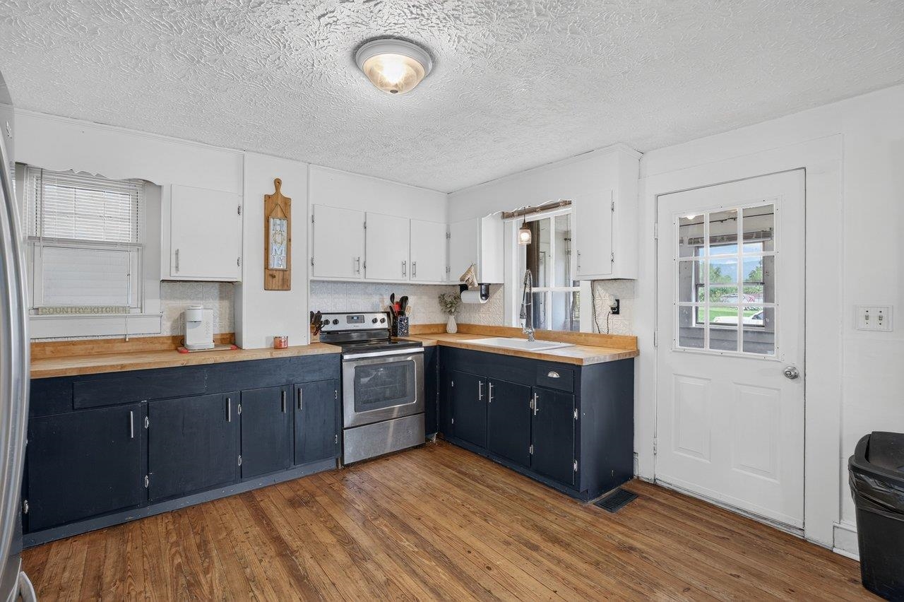 118 NORTH ST, ELKTON, Virginia 22827, 3 Bedrooms Bedrooms, ,1 BathroomBathrooms,Residential,Charming Updated Farmhouse with Small-Town Charm,118 NORTH ST,682696 MLS # 682696 118 NORTH ST, ELKTON, Virginia 22827, 3 Bedrooms Bedrooms, ,1 BathroomBathrooms,Residential,Charming Updated Farmhouse with Small-Town Charm,118 NORTH ST,682696 MLS # 682696