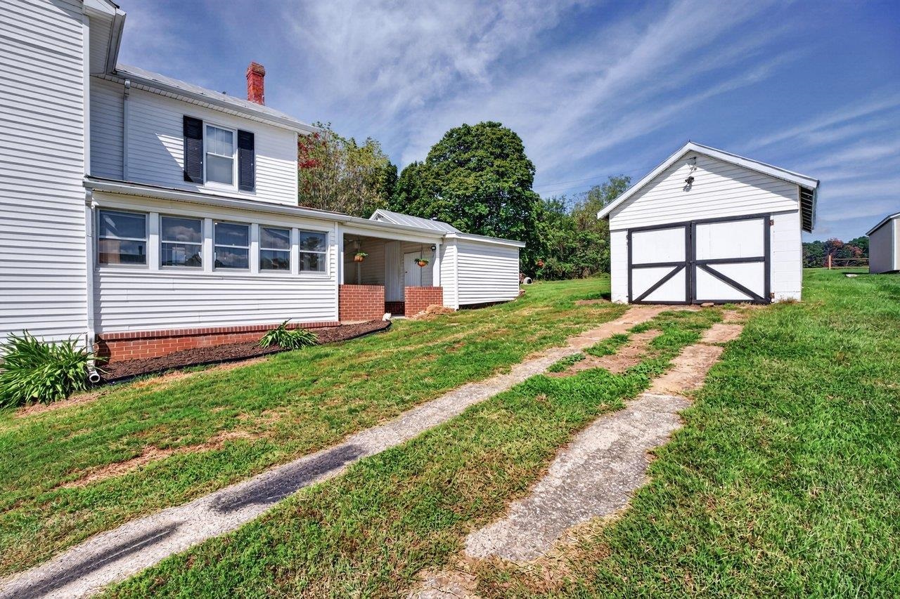 Detached garage for storage or projects. Detached garage for storage or projects.