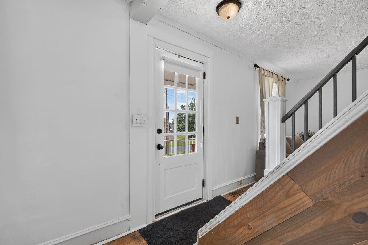 118 NORTH ST, ELKTON, Virginia 22827, 3 Bedrooms Bedrooms, ,1 BathroomBathrooms,Residential,Charming Updated Farmhouse with Small-Town Charm,118 NORTH ST,682696 MLS # 682696 118 NORTH ST, ELKTON, Virginia 22827, 3 Bedrooms Bedrooms, ,1 BathroomBathrooms,Residential,Charming Updated Farmhouse with Small-Town Charm,118 NORTH ST,682696 MLS # 682696