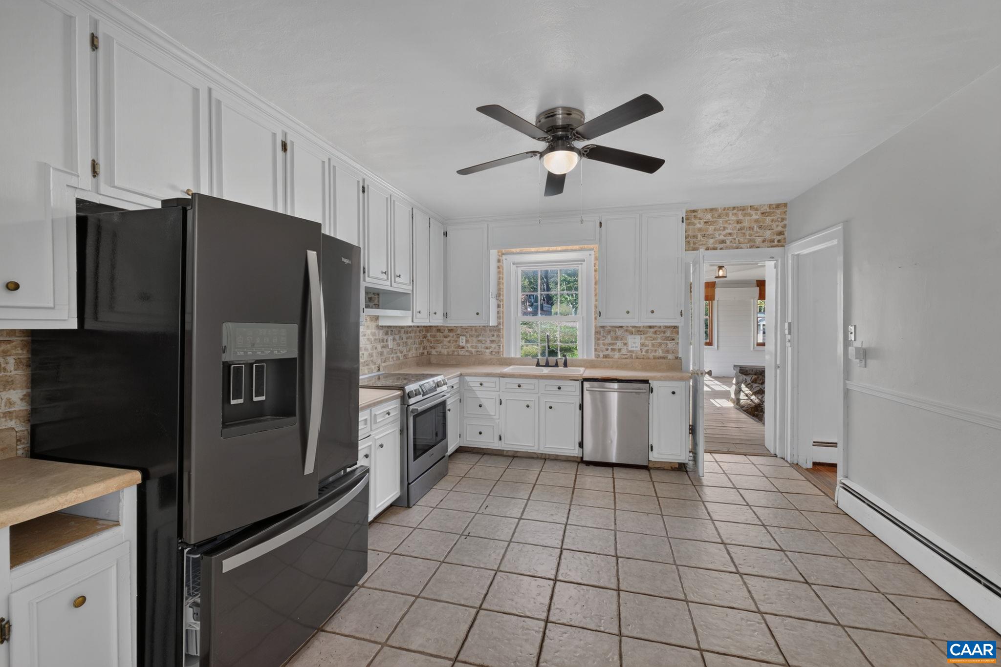 Kitchen with entrance from the front porch. Kitchen with entrance from the front porch.