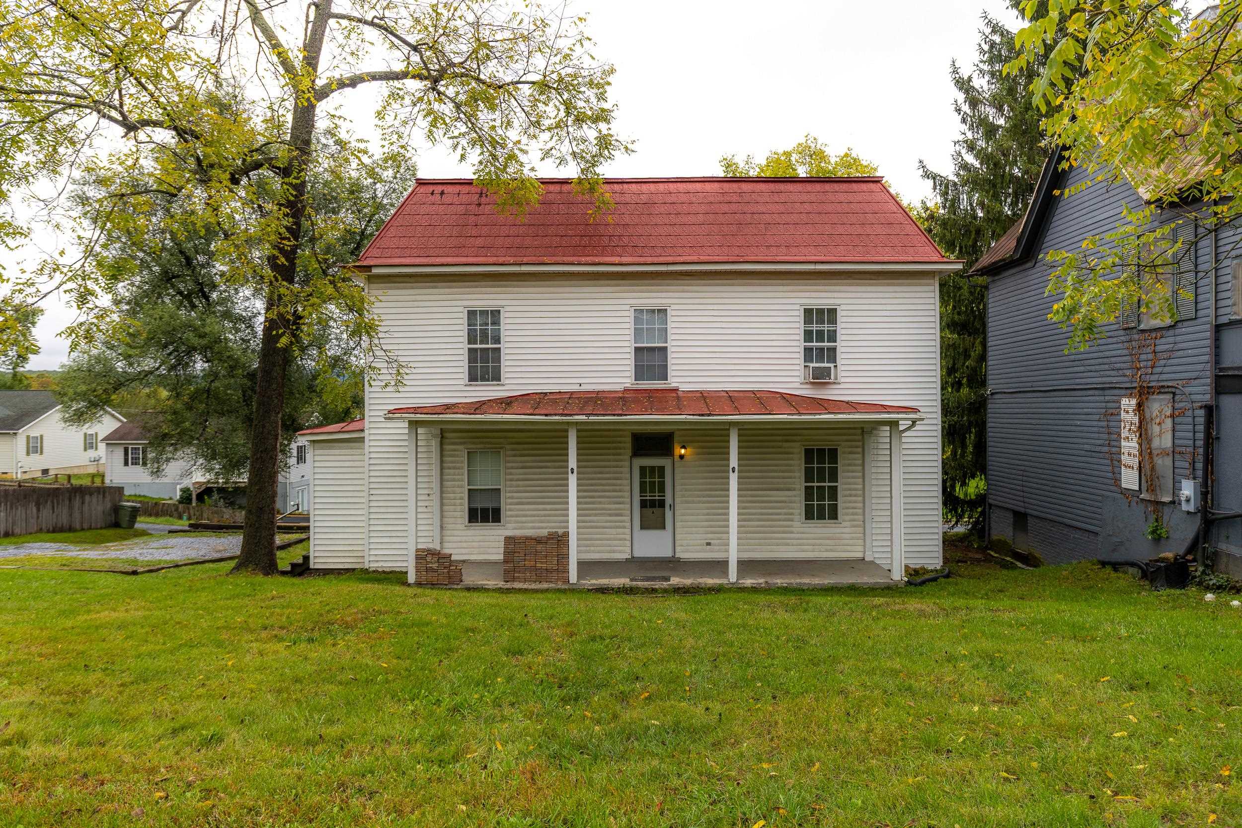 817 GRAYSON AVE, WAYNESBORO, Virginia 22980, ,Residential,817 GRAYSON AVE,682746 MLS # 682746 817 GRAYSON AVE, WAYNESBORO, Virginia 22980, ,Residential,817 GRAYSON AVE,682746 MLS # 682746