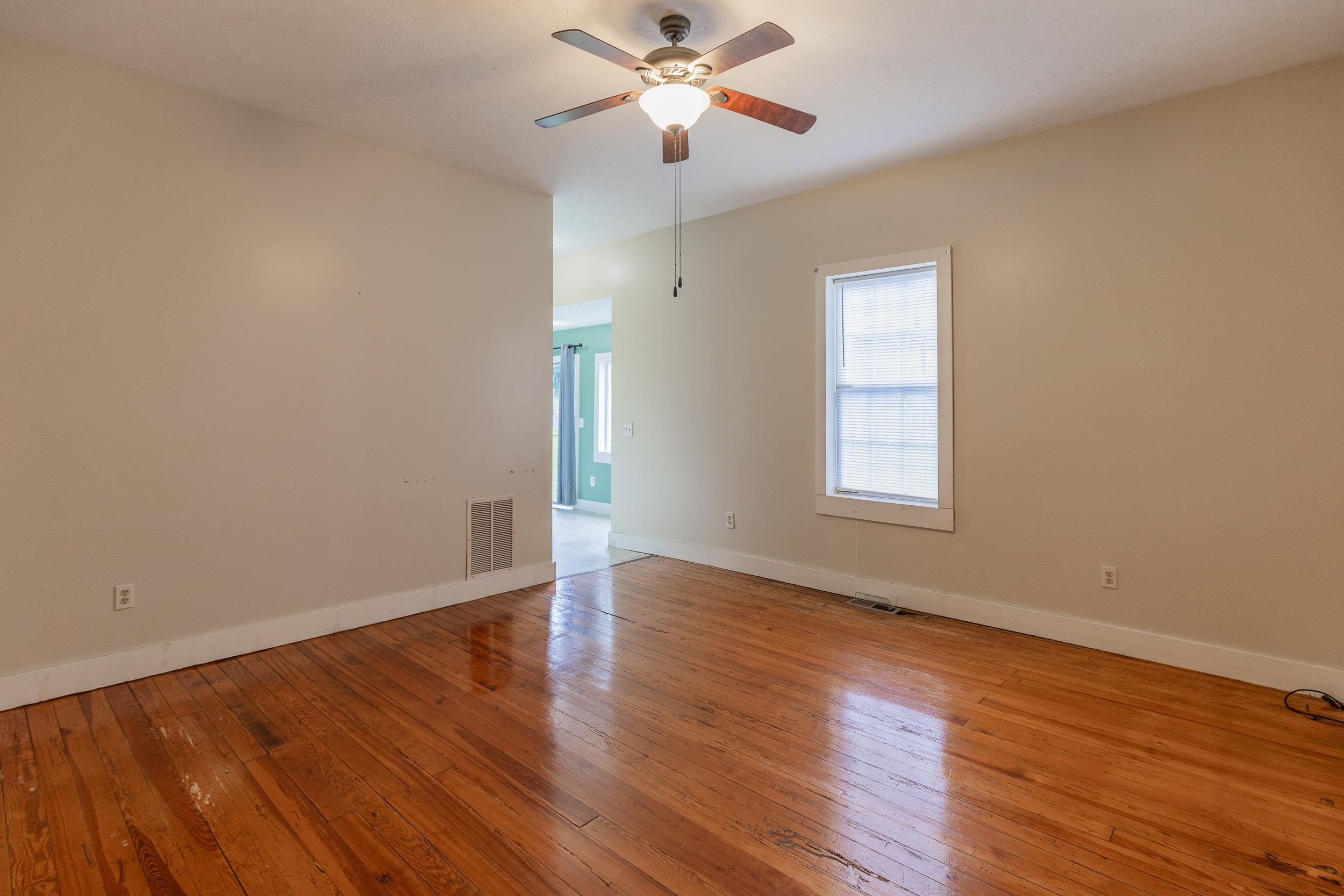 817 GRAYSON AVE, WAYNESBORO, Virginia 22980, ,Residential,817 GRAYSON AVE,682746 MLS # 682746 817 GRAYSON AVE, WAYNESBORO, Virginia 22980, ,Residential,817 GRAYSON AVE,682746 MLS # 682746