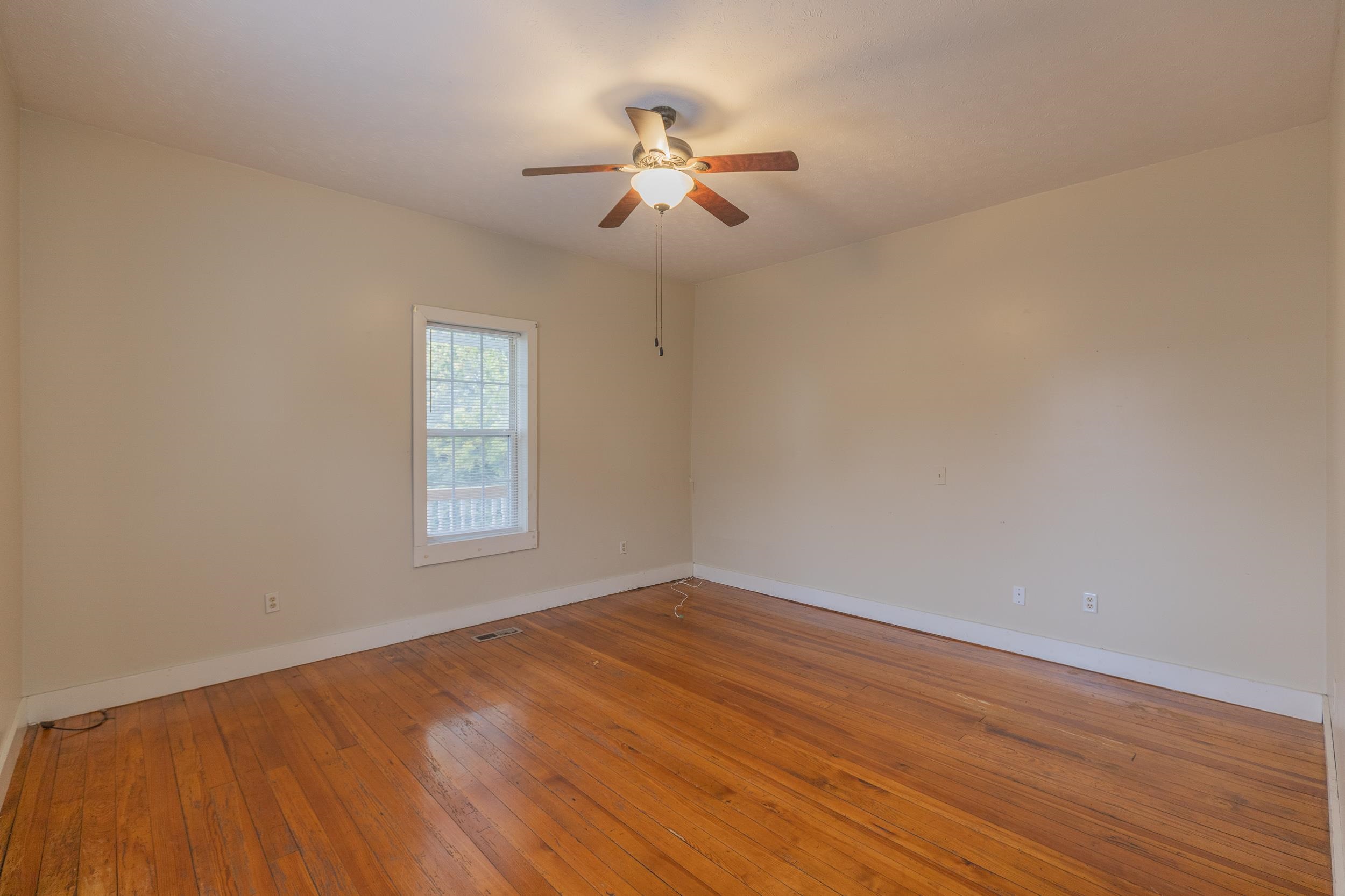 817 GRAYSON AVE, WAYNESBORO, Virginia 22980, ,Residential,817 GRAYSON AVE,682746 MLS # 682746 817 GRAYSON AVE, WAYNESBORO, Virginia 22980, ,Residential,817 GRAYSON AVE,682746 MLS # 682746
