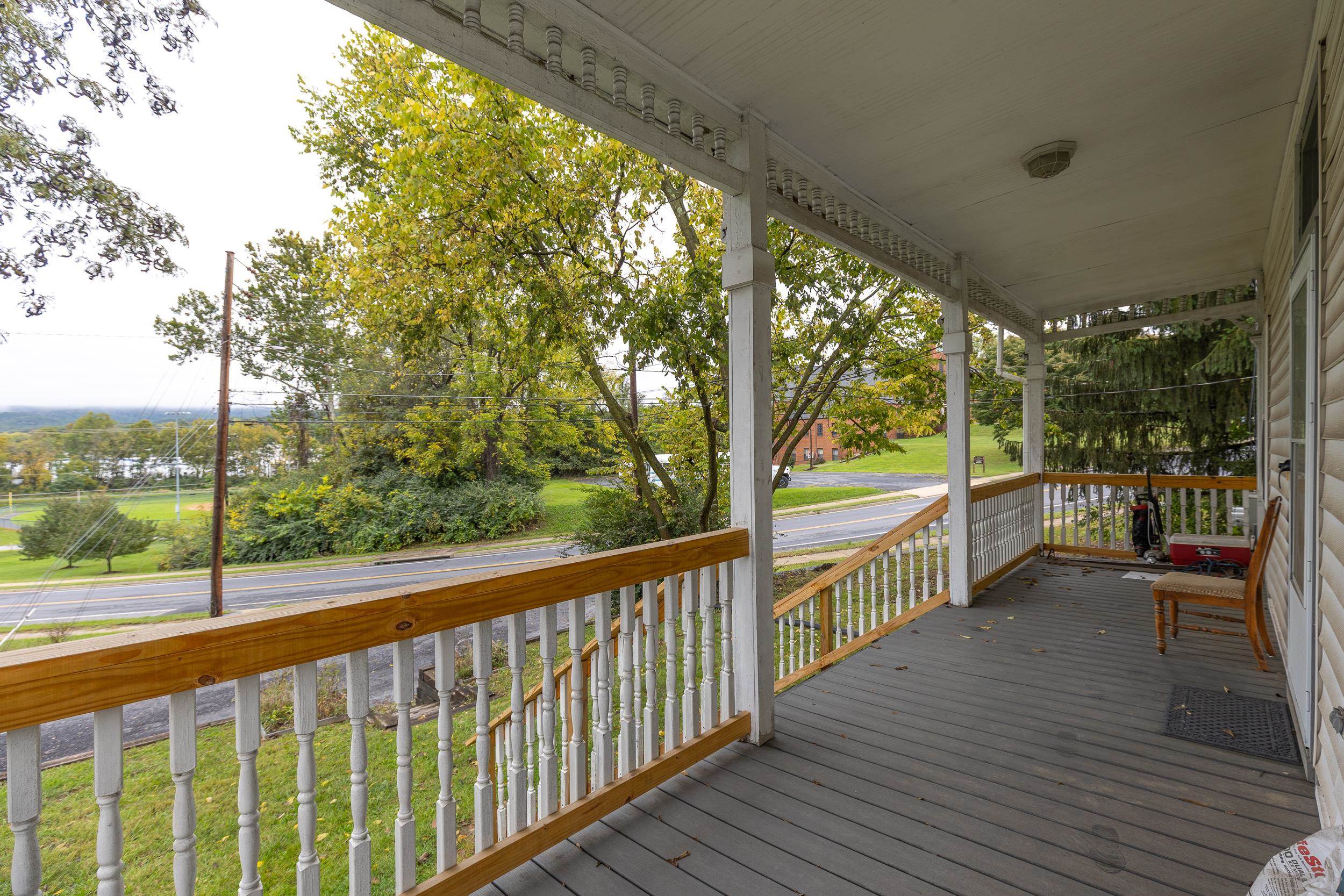 817 GRAYSON AVE, WAYNESBORO, Virginia 22980, ,Residential,817 GRAYSON AVE,682746 MLS # 682746 817 GRAYSON AVE, WAYNESBORO, Virginia 22980, ,Residential,817 GRAYSON AVE,682746 MLS # 682746
