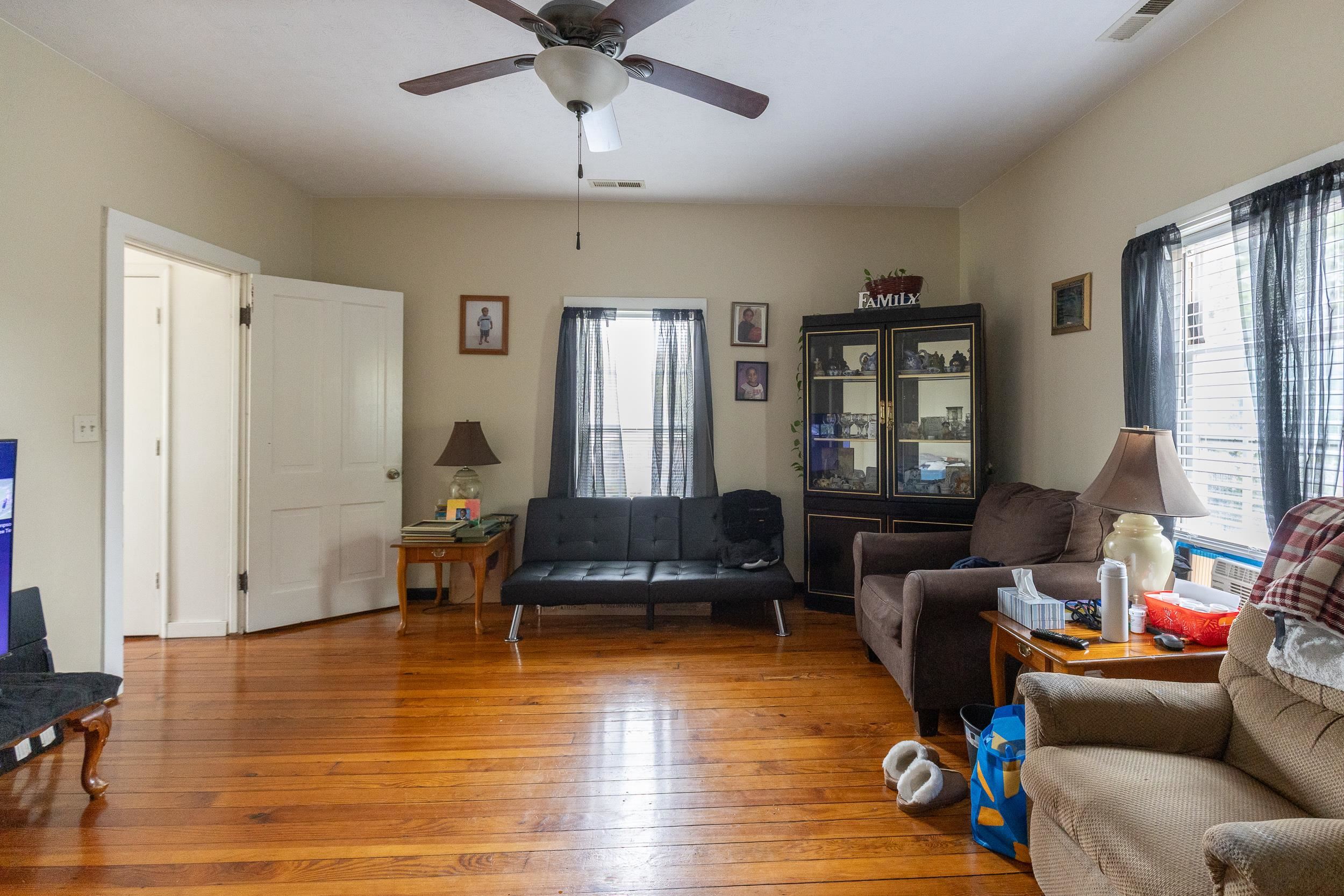 817 GRAYSON AVE, WAYNESBORO, Virginia 22980, ,Residential,817 GRAYSON AVE,682746 MLS # 682746 817 GRAYSON AVE, WAYNESBORO, Virginia 22980, ,Residential,817 GRAYSON AVE,682746 MLS # 682746