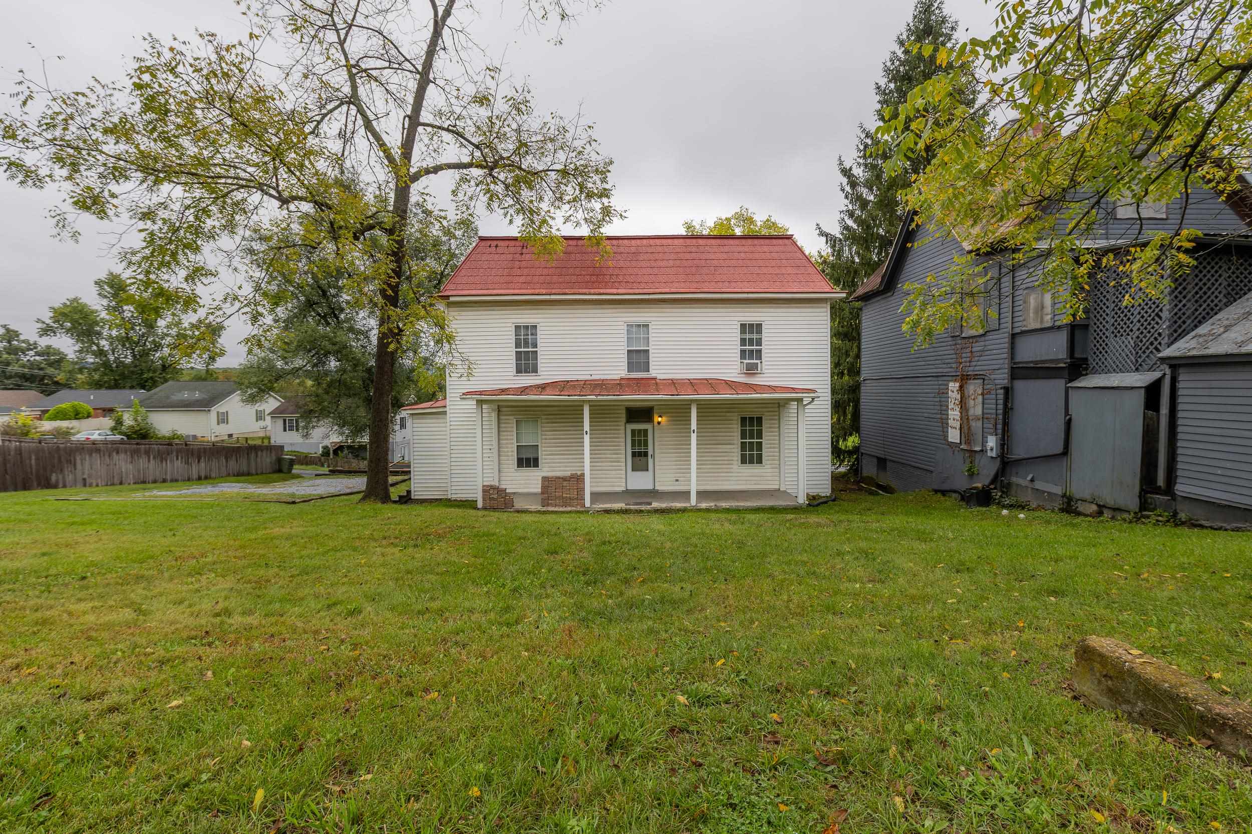 817 GRAYSON AVE, WAYNESBORO, Virginia 22980, ,Residential,817 GRAYSON AVE,682746 MLS # 682746 817 GRAYSON AVE, WAYNESBORO, Virginia 22980, ,Residential,817 GRAYSON AVE,682746 MLS # 682746