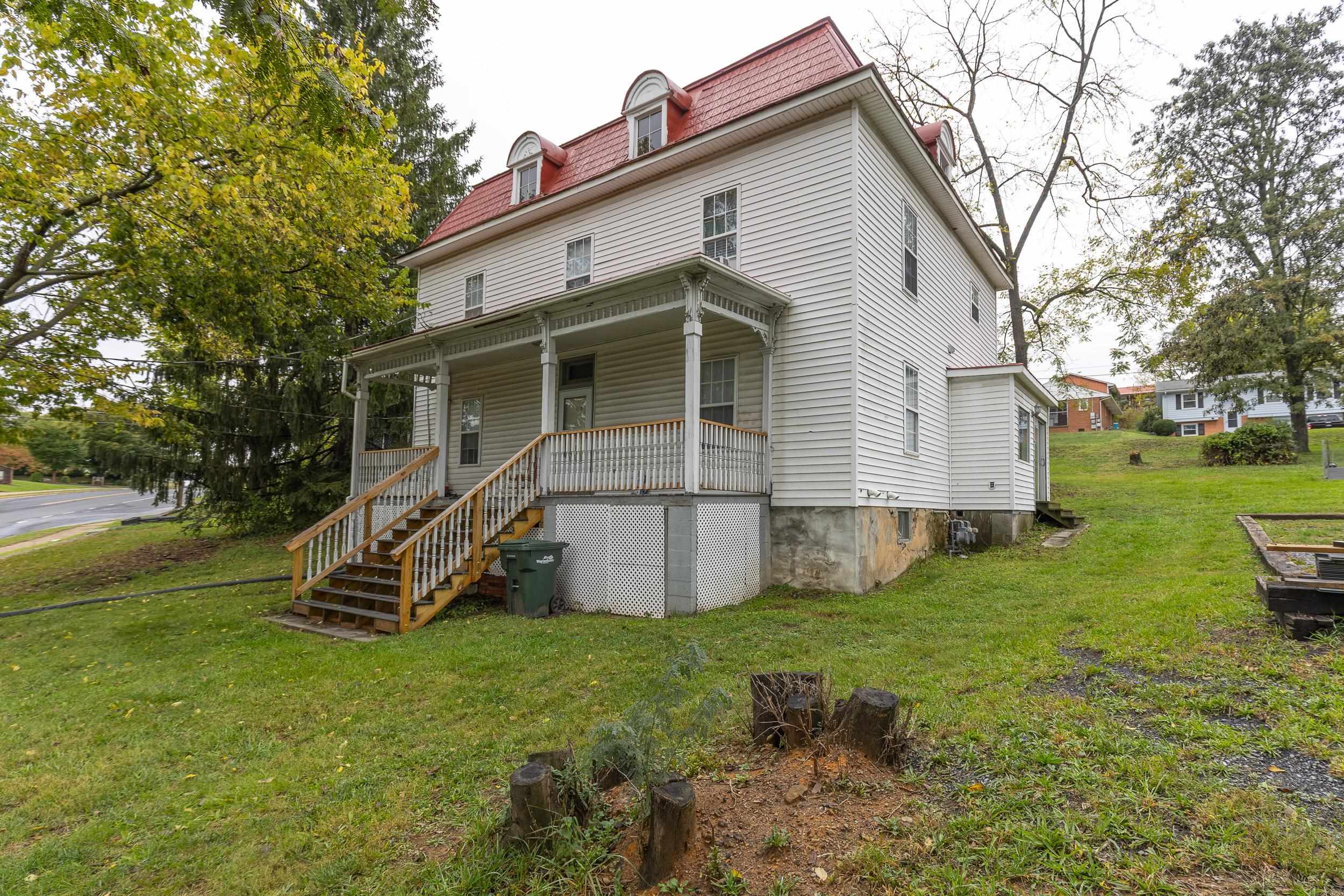 817 GRAYSON AVE, WAYNESBORO, Virginia 22980, ,Residential,817 GRAYSON AVE,682746 MLS # 682746 817 GRAYSON AVE, WAYNESBORO, Virginia 22980, ,Residential,817 GRAYSON AVE,682746 MLS # 682746