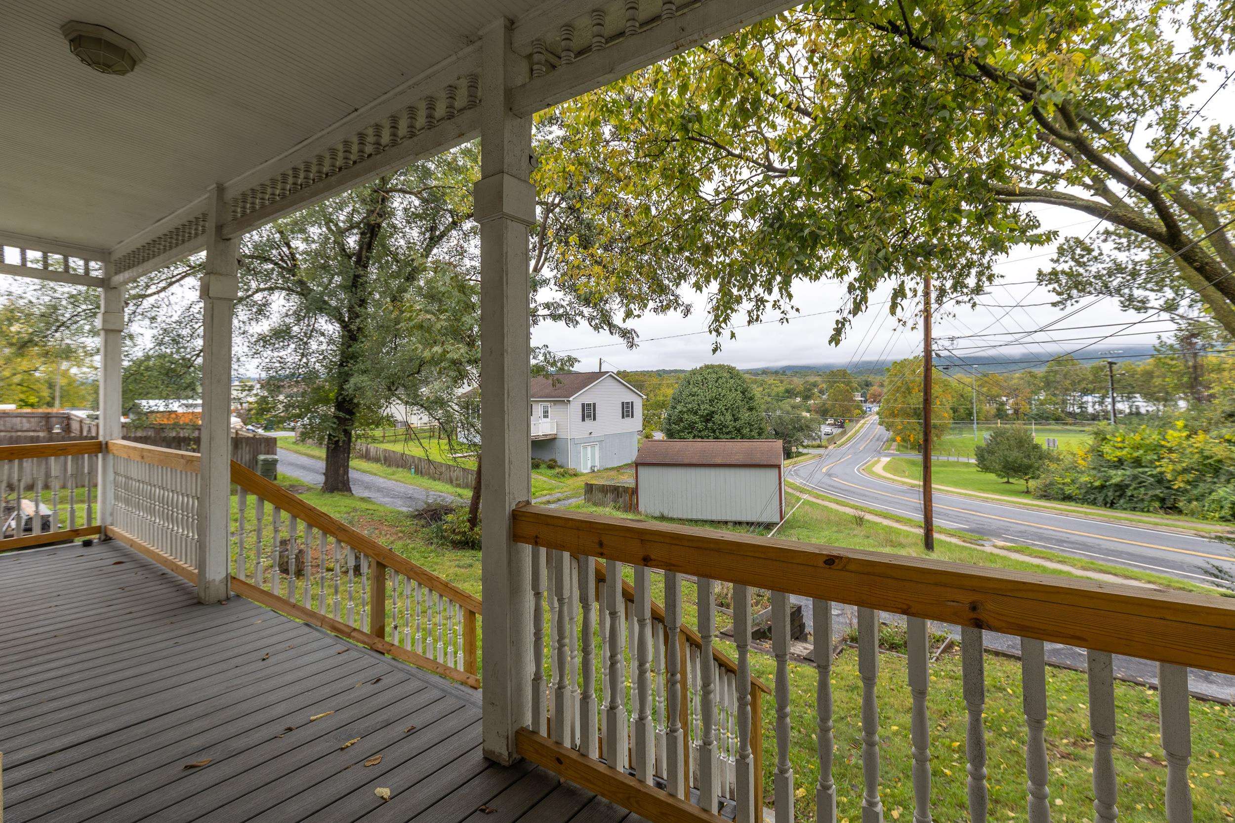 817 GRAYSON AVE, WAYNESBORO, Virginia 22980, ,Residential,817 GRAYSON AVE,682746 MLS # 682746 817 GRAYSON AVE, WAYNESBORO, Virginia 22980, ,Residential,817 GRAYSON AVE,682746 MLS # 682746