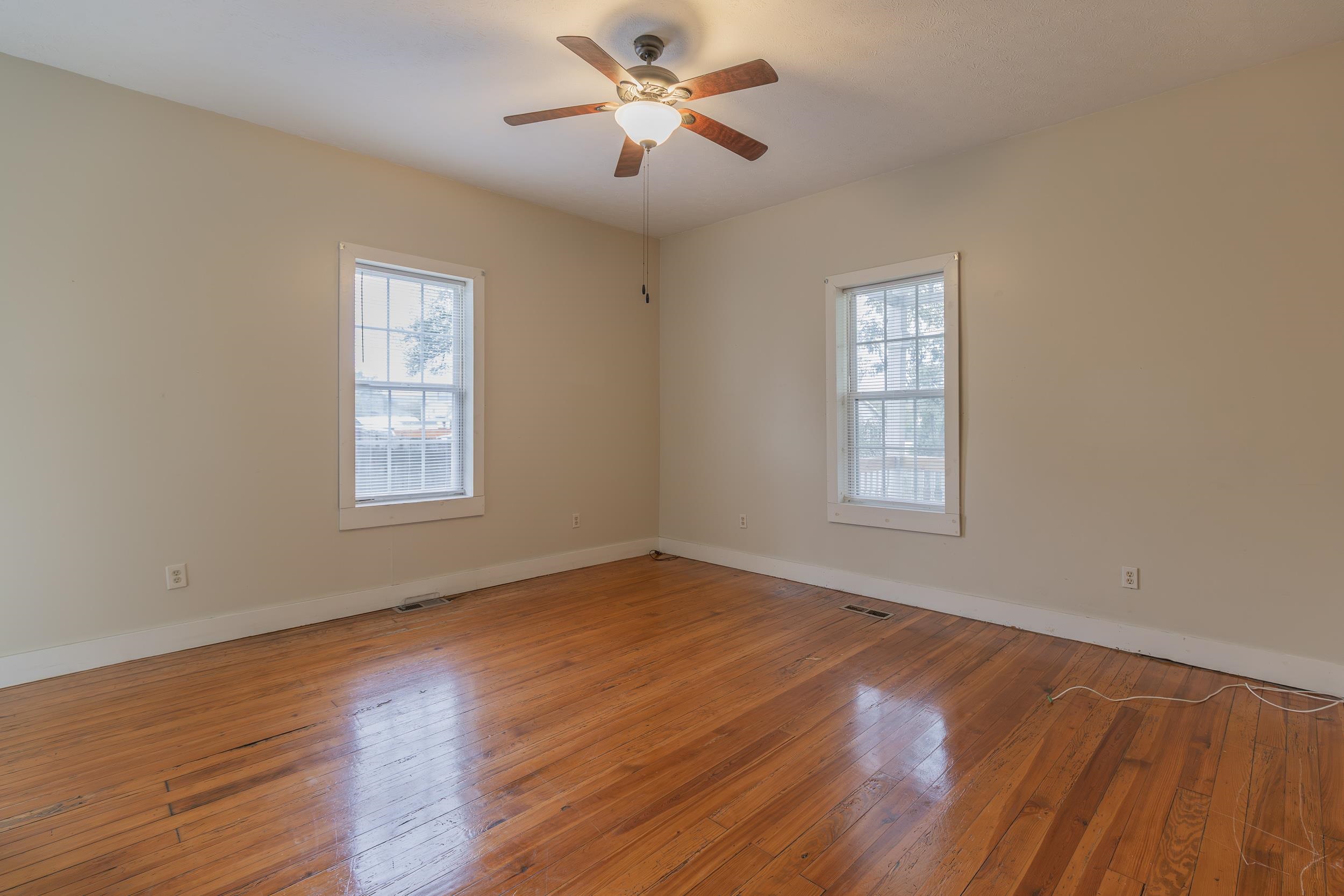 817 GRAYSON AVE, WAYNESBORO, Virginia 22980, ,Residential,817 GRAYSON AVE,682746 MLS # 682746 817 GRAYSON AVE, WAYNESBORO, Virginia 22980, ,Residential,817 GRAYSON AVE,682746 MLS # 682746