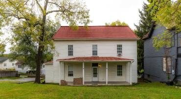 817 GRAYSON AVE, WAYNESBORO, Virginia 22980, ,Residential,817 GRAYSON AVE,682746 MLS # 682746