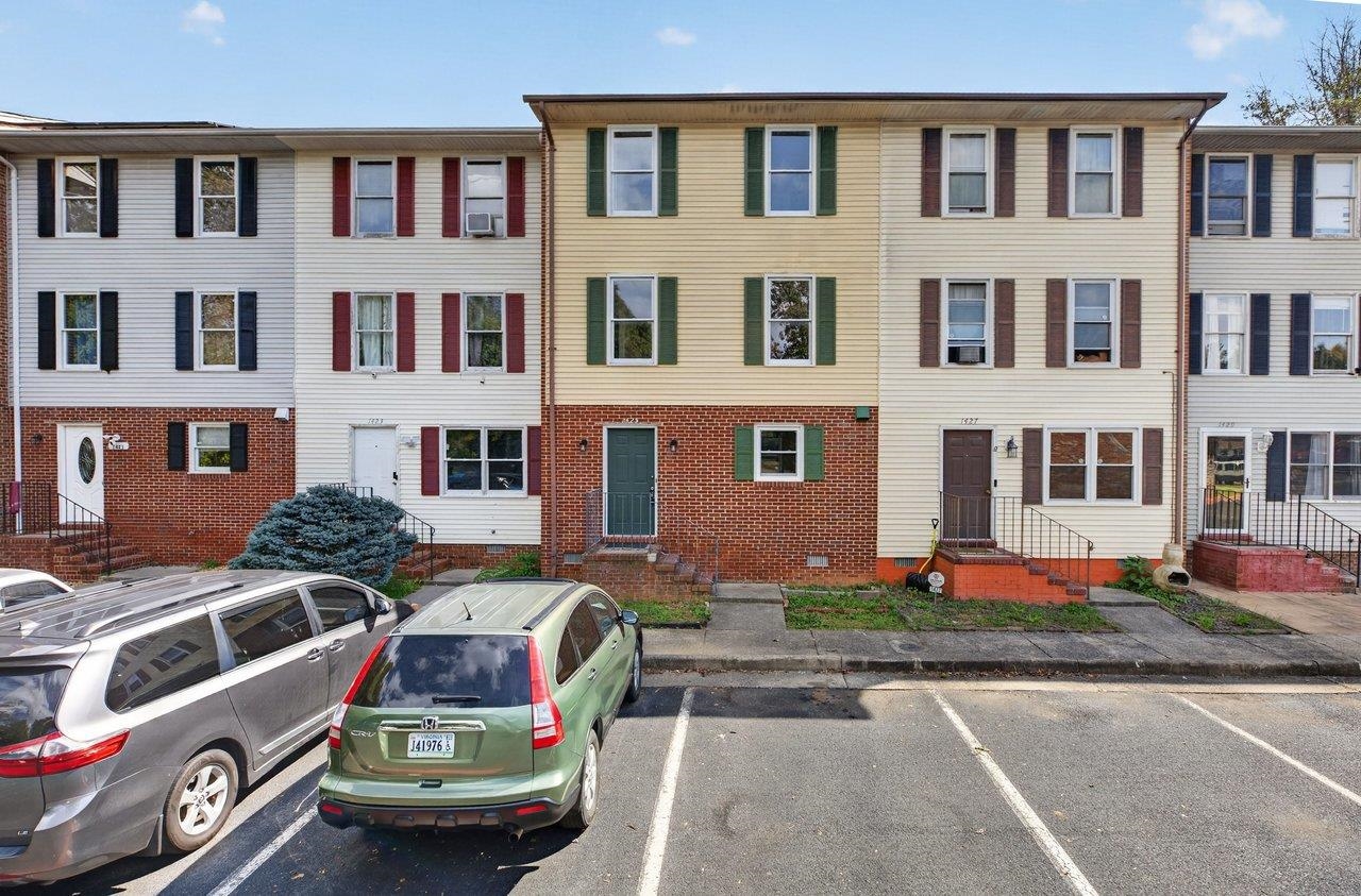1425 COUNTRY CLUB CT, HARRISONBURG, Virginia 22802, 4 Bedrooms Bedrooms, ,2 BathroomsBathrooms,Residential,1425 COUNTRY CLUB CT,682718 MLS # 682718 1425 COUNTRY CLUB CT, HARRISONBURG, Virginia 22802, 4 Bedrooms Bedrooms, ,2 BathroomsBathrooms,Residential,1425 COUNTRY CLUB CT,682718 MLS # 682718