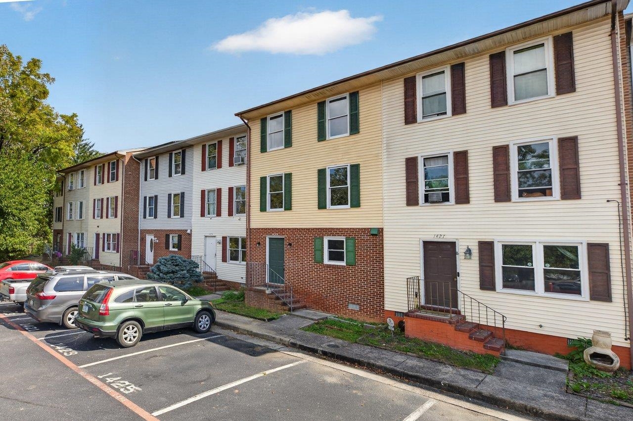 1425 COUNTRY CLUB CT, HARRISONBURG, Virginia 22802, 4 Bedrooms Bedrooms, ,2 BathroomsBathrooms,Residential,1425 COUNTRY CLUB CT,682718 MLS # 682718 1425 COUNTRY CLUB CT, HARRISONBURG, Virginia 22802, 4 Bedrooms Bedrooms, ,2 BathroomsBathrooms,Residential,1425 COUNTRY CLUB CT,682718 MLS # 682718