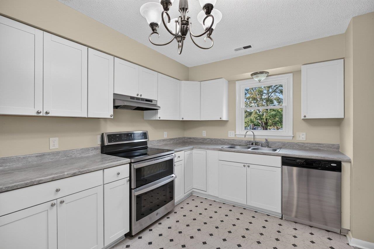 1425 COUNTRY CLUB CT, HARRISONBURG, Virginia 22802, 4 Bedrooms Bedrooms, ,2 BathroomsBathrooms,Residential,1425 COUNTRY CLUB CT,682718 MLS # 682718 1425 COUNTRY CLUB CT, HARRISONBURG, Virginia 22802, 4 Bedrooms Bedrooms, ,2 BathroomsBathrooms,Residential,1425 COUNTRY CLUB CT,682718 MLS # 682718