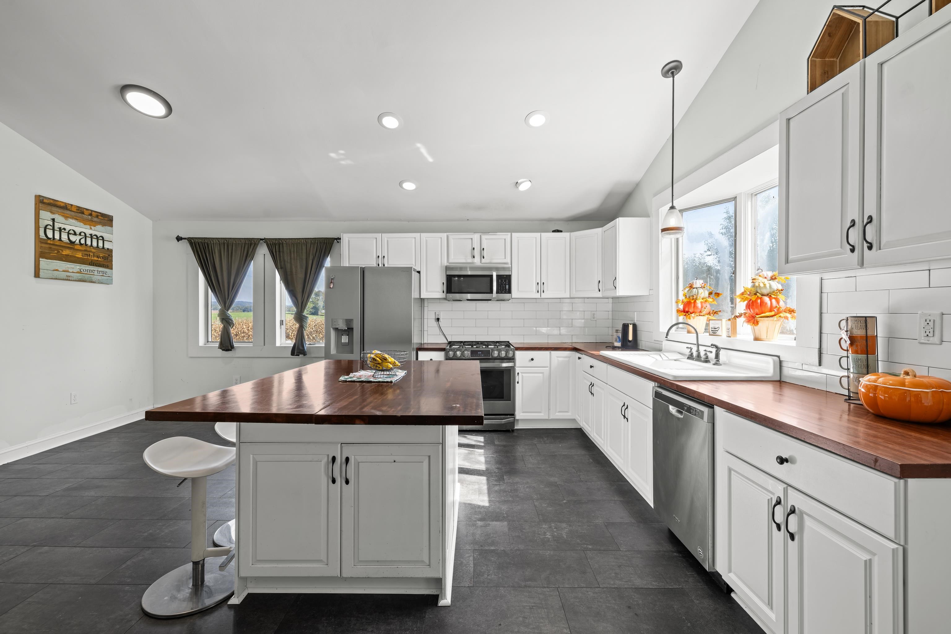 43 VIRGINIA MILLS RD, WEYERS CAVE, Virginia 24486, 3 Bedrooms Bedrooms, ,2 BathroomsBathrooms,Residential,43 VIRGINIA MILLS RD,682722 MLS # 682722 43 VIRGINIA MILLS RD, WEYERS CAVE, Virginia 24486, 3 Bedrooms Bedrooms, ,2 BathroomsBathrooms,Residential,43 VIRGINIA MILLS RD,682722 MLS # 682722