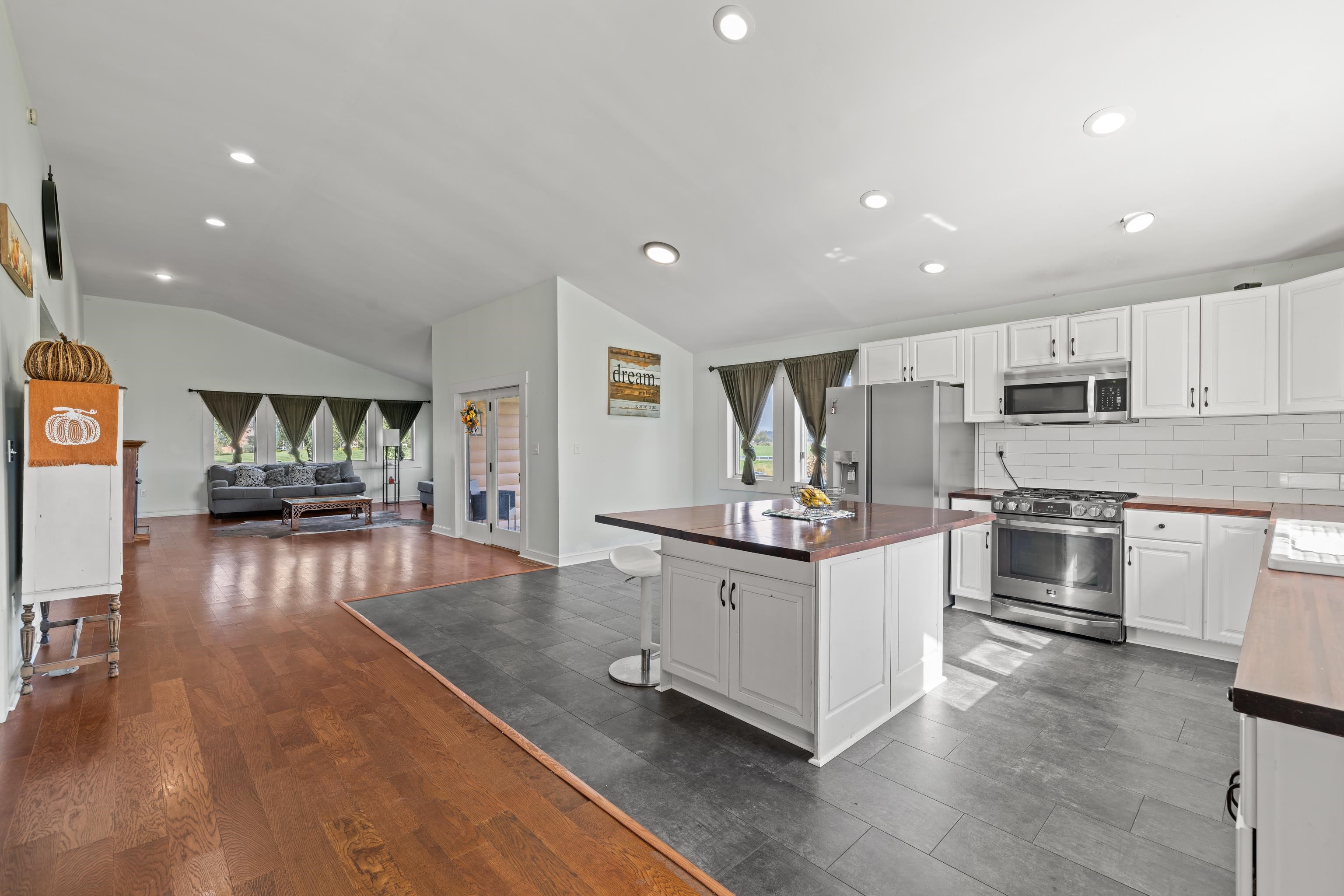 43 VIRGINIA MILLS RD, WEYERS CAVE, Virginia 24486, 3 Bedrooms Bedrooms, ,2 BathroomsBathrooms,Residential,43 VIRGINIA MILLS RD,682722 MLS # 682722 43 VIRGINIA MILLS RD, WEYERS CAVE, Virginia 24486, 3 Bedrooms Bedrooms, ,2 BathroomsBathrooms,Residential,43 VIRGINIA MILLS RD,682722 MLS # 682722