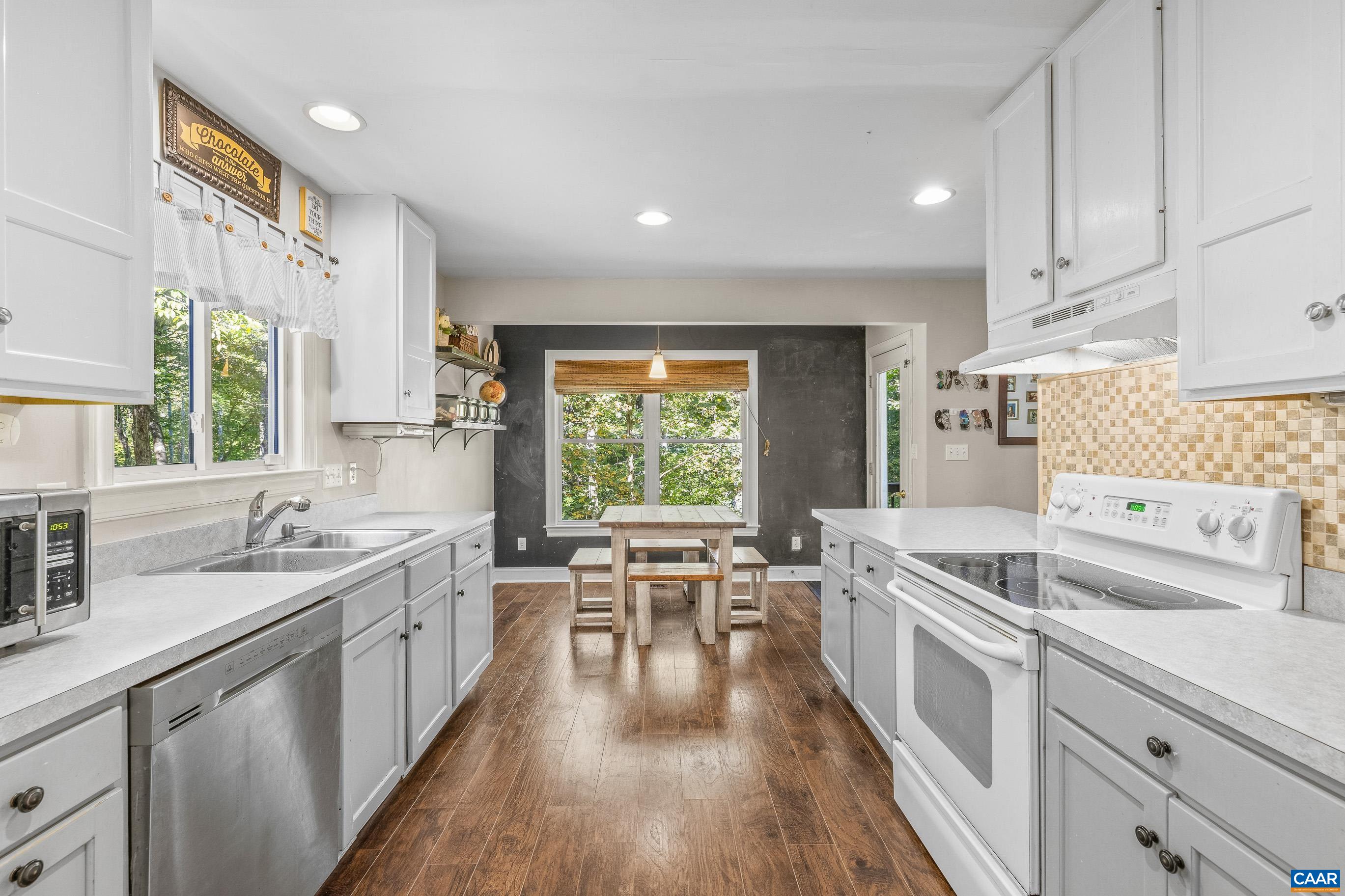 16 SANDY BEACH CT, PALMYRA, Virginia 22963, 3 Bedrooms Bedrooms, ,2 BathroomsBathrooms,Residential,16 SANDY BEACH CT,682733 MLS # 682733