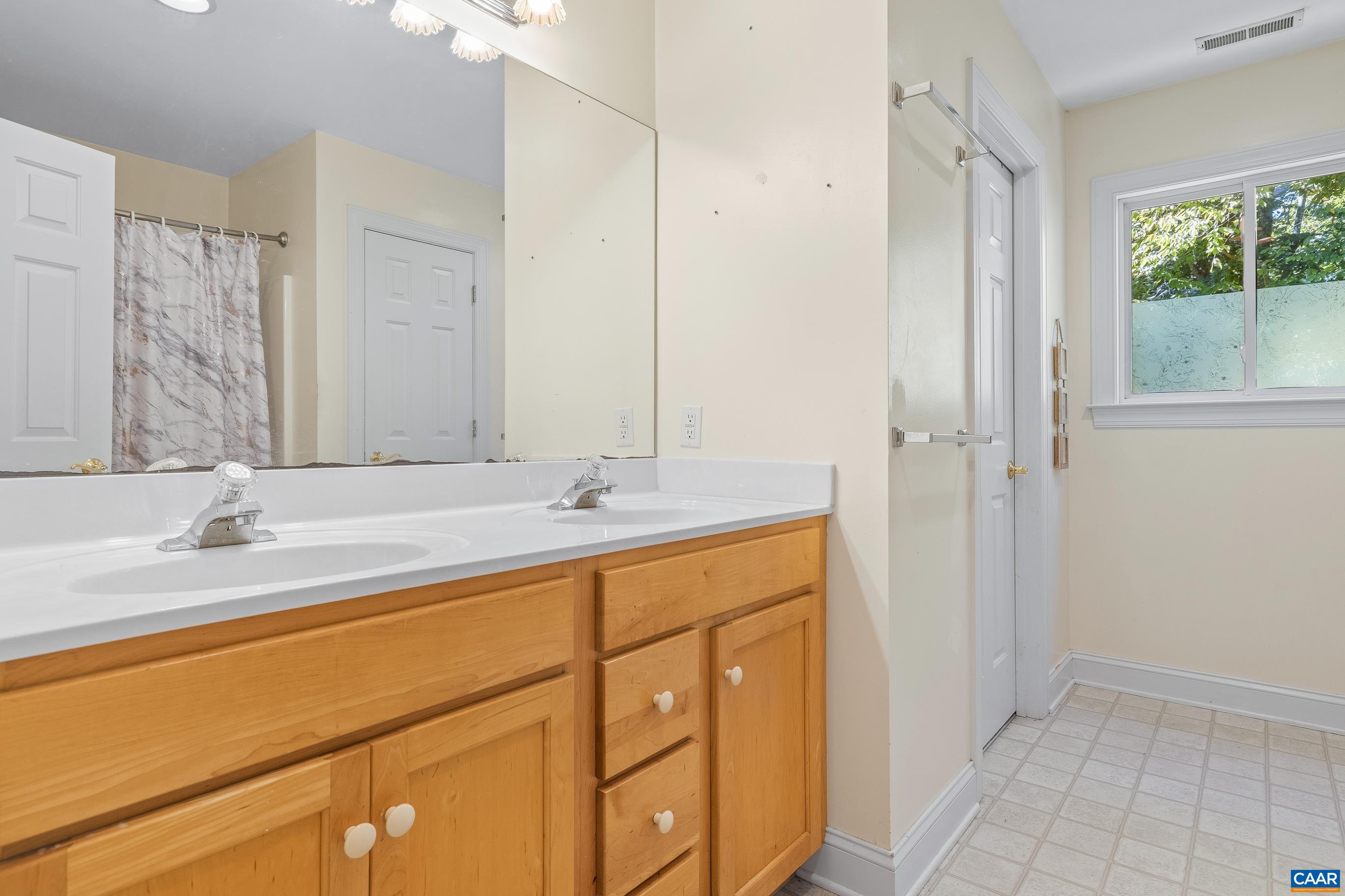 16 SANDY BEACH CT, PALMYRA, Virginia 22963, 3 Bedrooms Bedrooms, ,2 BathroomsBathrooms,Residential,16 SANDY BEACH CT,682733 MLS # 682733
