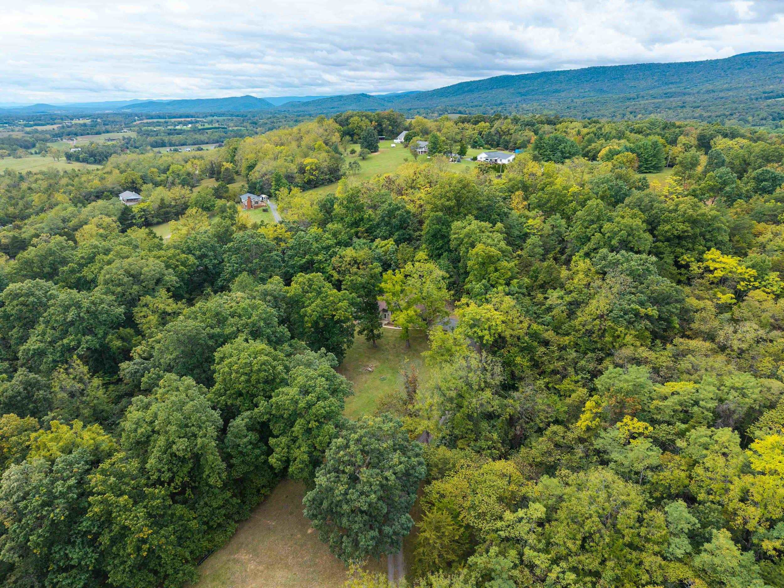 107 FAIRVIEW CIR, WOODSTOCK, Virginia 22664, 3 Bedrooms Bedrooms, ,3 BathroomsBathrooms,Residential,107 FAIRVIEW CIR,682735 MLS # 682735 107 FAIRVIEW CIR, WOODSTOCK, Virginia 22664, 3 Bedrooms Bedrooms, ,3 BathroomsBathrooms,Residential,107 FAIRVIEW CIR,682735 MLS # 682735