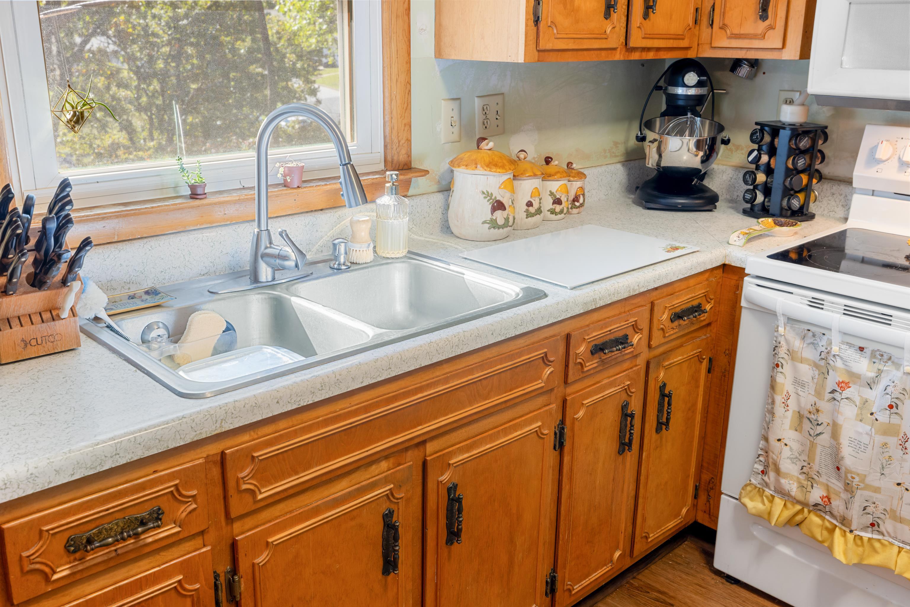 93 HUDSON AVE, STAUNTON, Virginia 24401, 4 Bedrooms Bedrooms, ,2 BathroomsBathrooms,Residential,93 HUDSON AVE,682739 MLS # 682739 93 HUDSON AVE, STAUNTON, Virginia 24401, 4 Bedrooms Bedrooms, ,2 BathroomsBathrooms,Residential,93 HUDSON AVE,682739 MLS # 682739