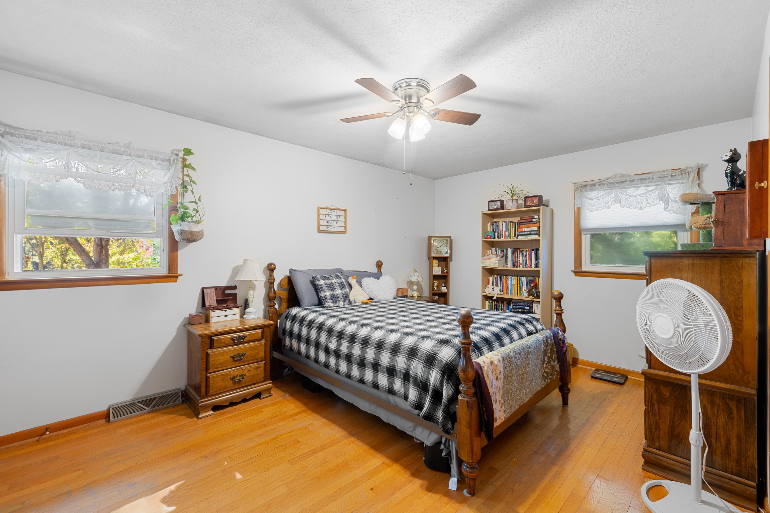 93 HUDSON AVE, STAUNTON, Virginia 24401, 4 Bedrooms Bedrooms, ,2 BathroomsBathrooms,Residential,93 HUDSON AVE,682739 MLS # 682739 93 HUDSON AVE, STAUNTON, Virginia 24401, 4 Bedrooms Bedrooms, ,2 BathroomsBathrooms,Residential,93 HUDSON AVE,682739 MLS # 682739